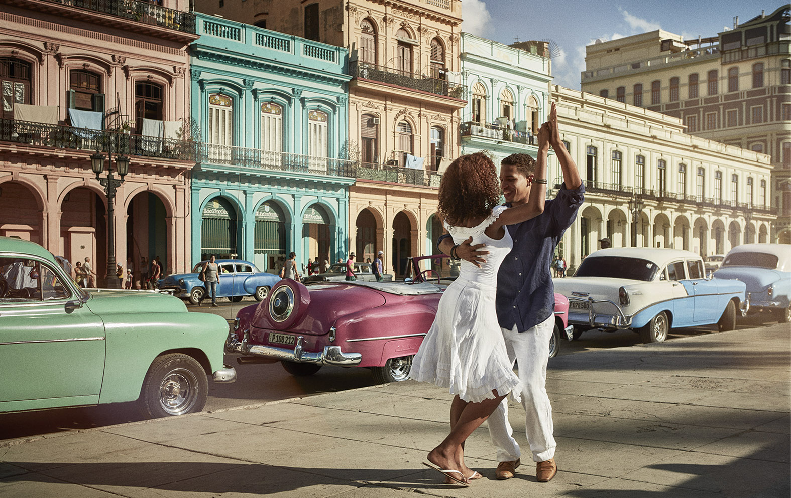   Client:  AEROMEXICO   Agency:  Ogilvy ( México)  Worldwide campaign for the 1st. Mexican airline  Havana, Cuba.   Production:  Oxígeno ( Barcelona). 