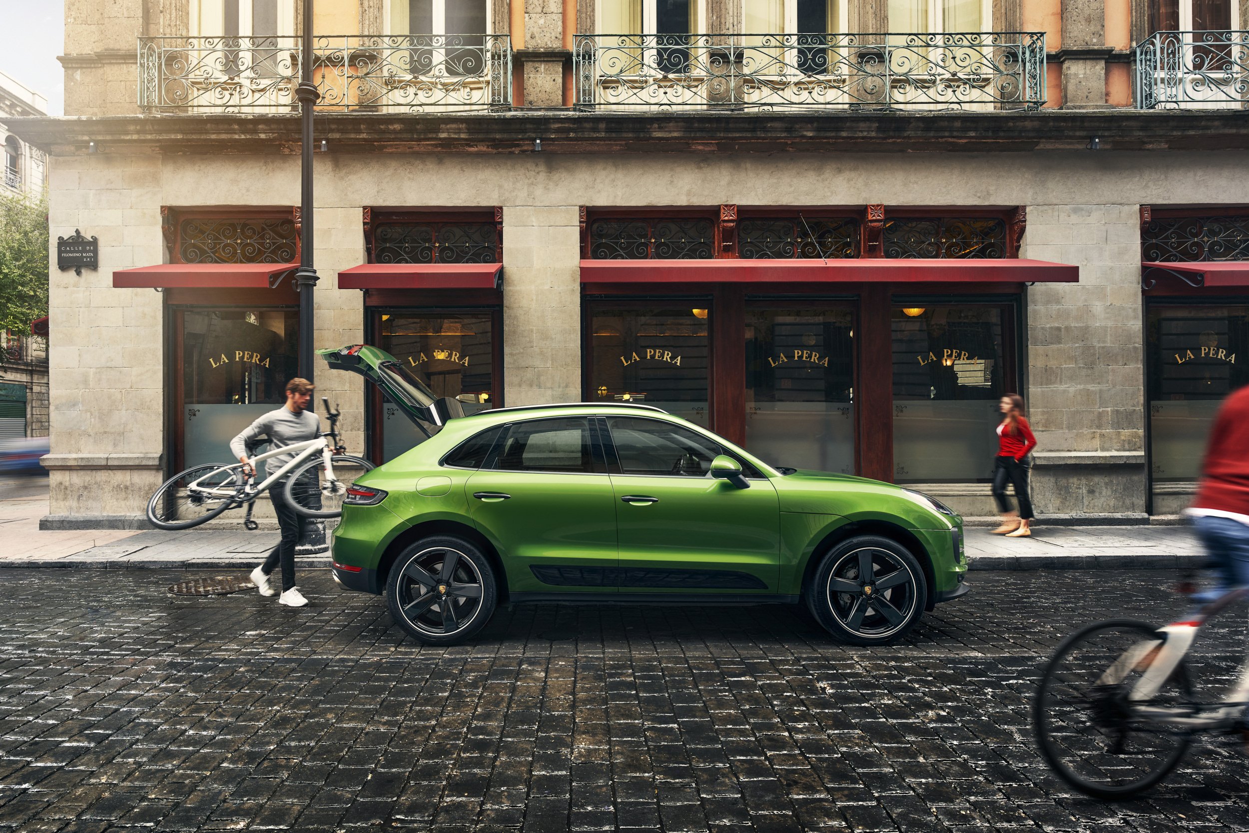 PORSCHE MACAN BAR 1_Pep Avila.jpg