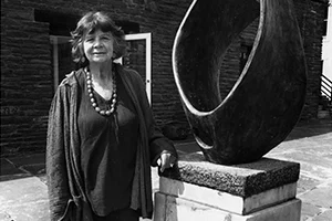 Margaret-Gardiner-with-Barbara-Hepworth's-Curved-Form-(Trevalgan)-2.jpg