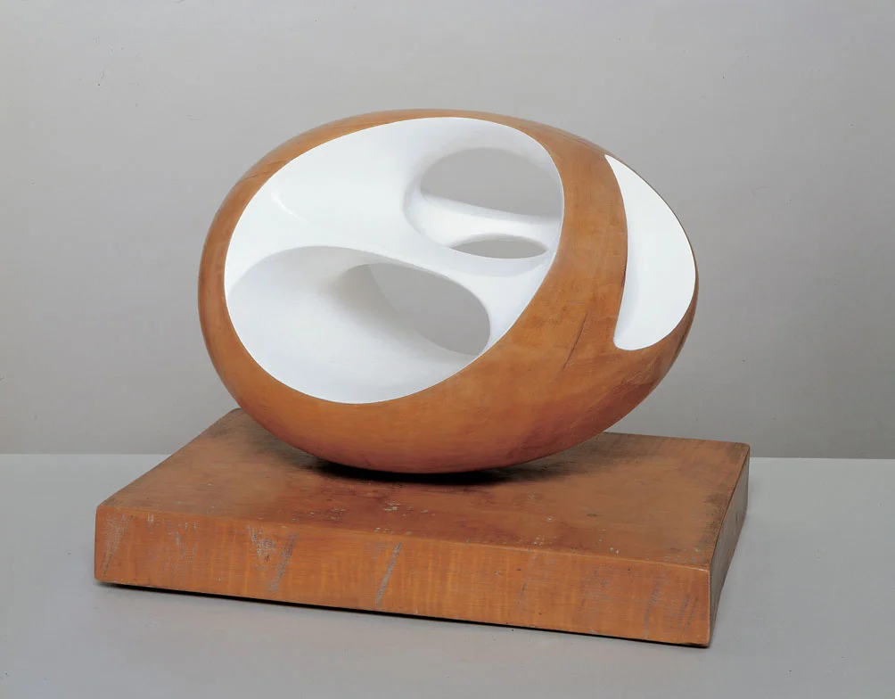 Barbara Hepworth Oval Sculpture 1943 © Hepworth