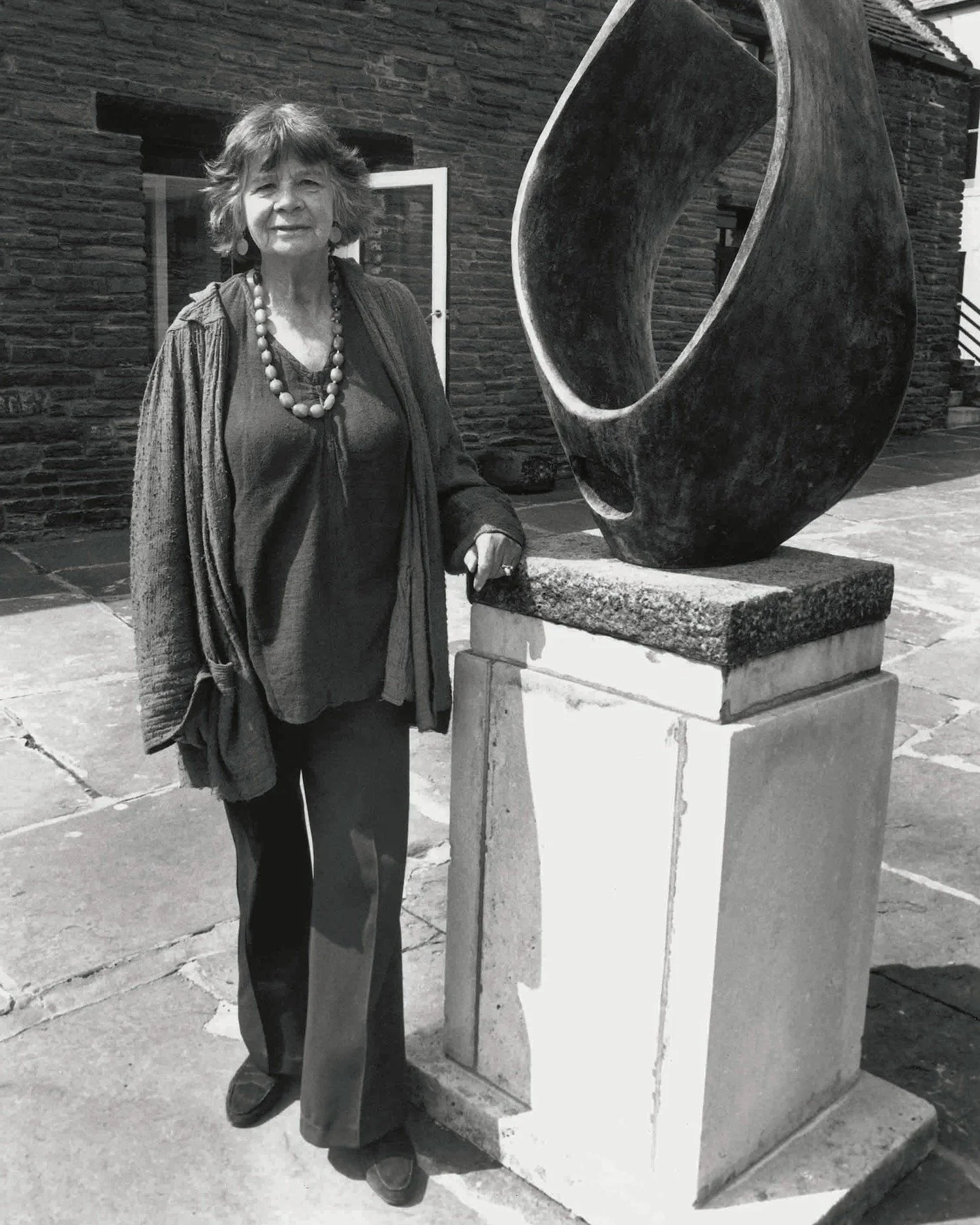 Today we celebrate the birth of Barbara Hepworth (1903-75)

Hepworth was a great friend of Pier Arts Centre founder Margaret Gardiner (1904-2005).

Here is Margaret c. 1980s on our pier with Hepworth's Curved Form (Trevalgan) 1956 &copy; Bowness

#Pi