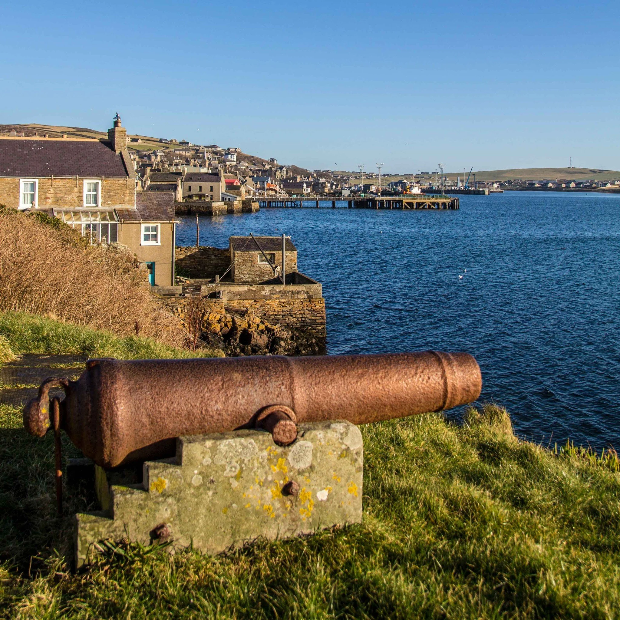 Today, on International Museum Day, when better to celebrate local museums.

Spending  a day in Stromness, with the Pier Arts Centre at one end of the historic town and @stromnessmuseum at the other, plus lots of independent shops and businesses sell