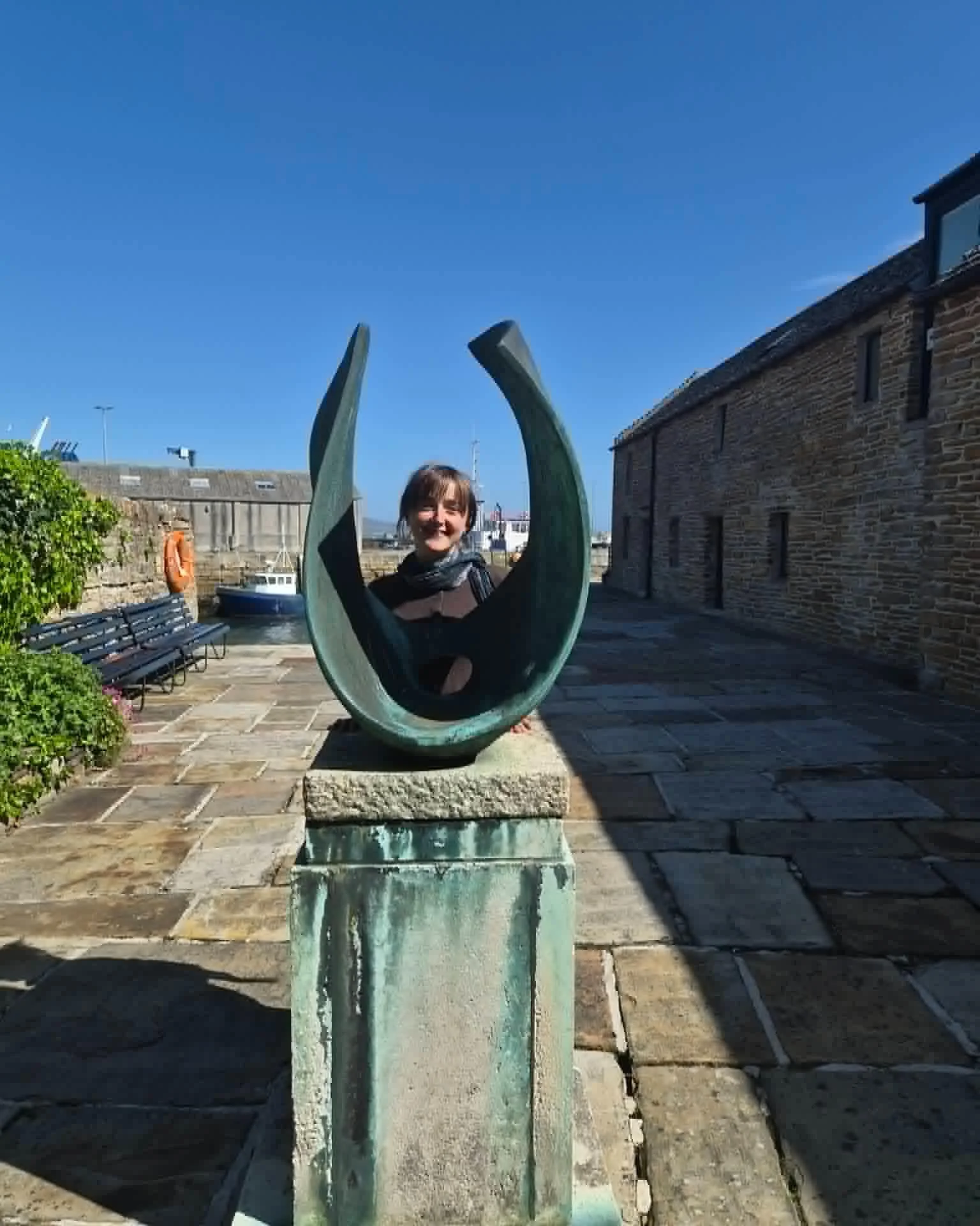 This month we have been delighted to host Glasgow based artist @_oli.turner  at Linkshouse as she spent time exploring and engaging with Orkney.  Her work is shaped by journeys into remote and rural environments.

Oli has been participating in the @v