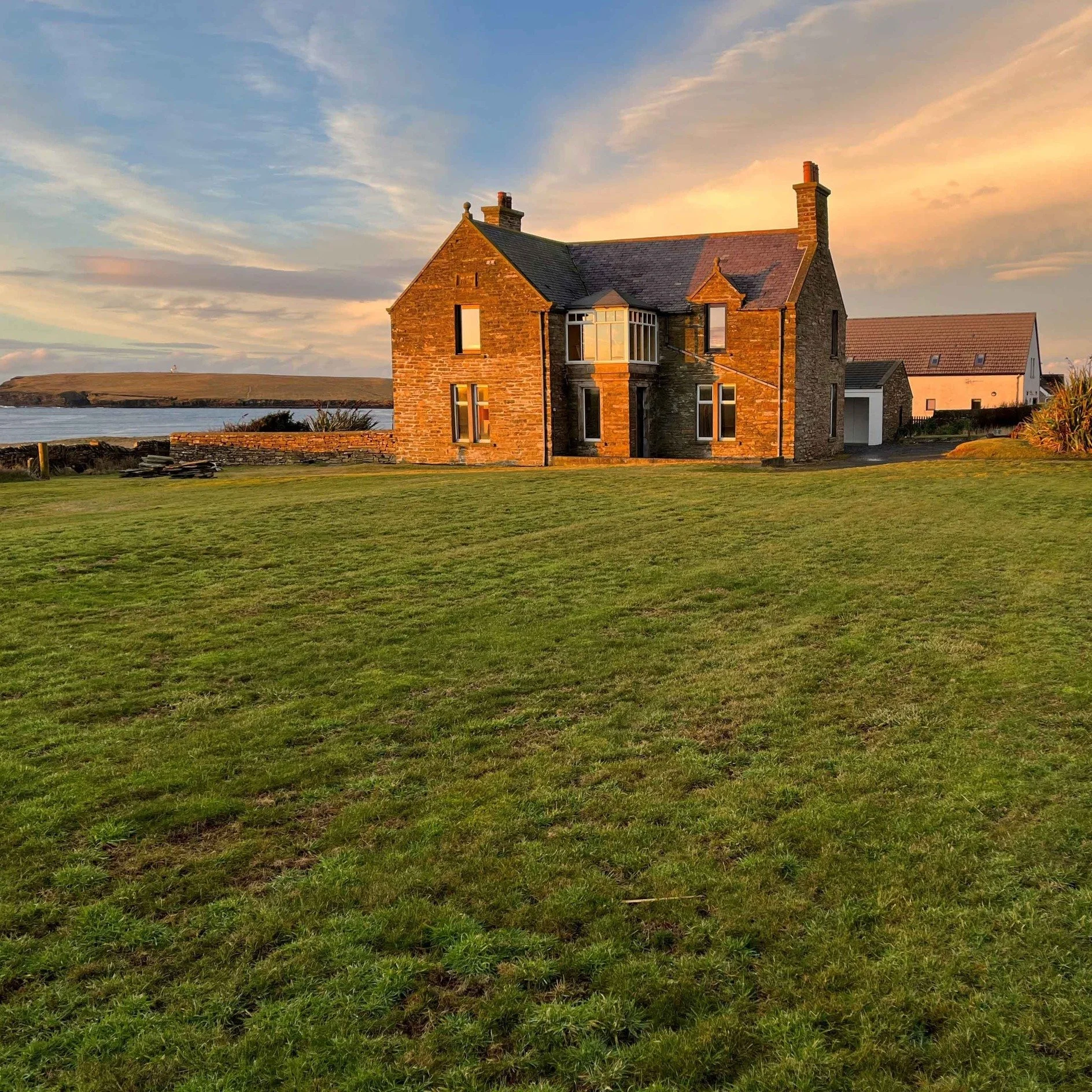 Linkshouse &ndash; Orkney Arts Residency is a dedicated residential and creative space on the north-west coast of Orkney&rsquo;s Mainland managed by the Pier Arts Centre. It offers a spectacular location for creative endeavour in a unique historic an