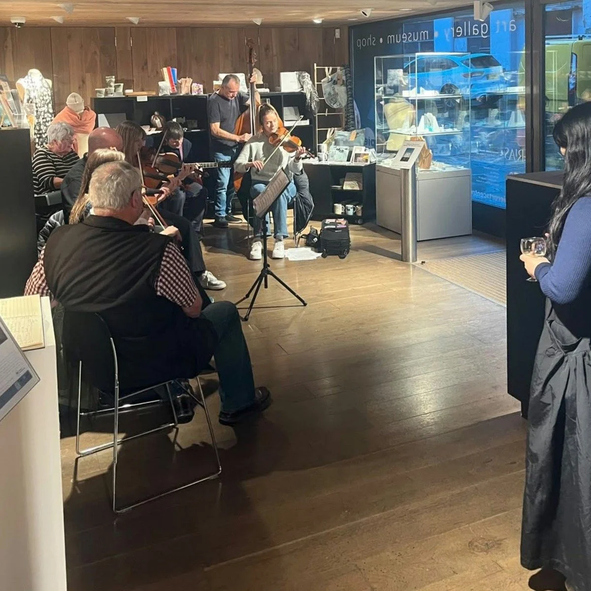 We had a lovely afternoon yesterday - hosting an Informal meet the artists gathering with artists Namine Doi and Megumi Barrington.

Both artists are taking part in this year's Aomori Contemporary Art Centre (ACAC)  @acac_aomori / Pier Arts Centre ar