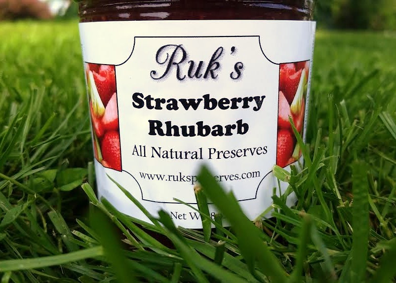 8 oz. Jar (May - July) Strawberries and Rhubarb are a classic flavor combination and the perfect balance of sweet strawberries and tart rhubarb. Ingredients: Rhubarb, Strawberries, Pectin, Organic Lemon Juice