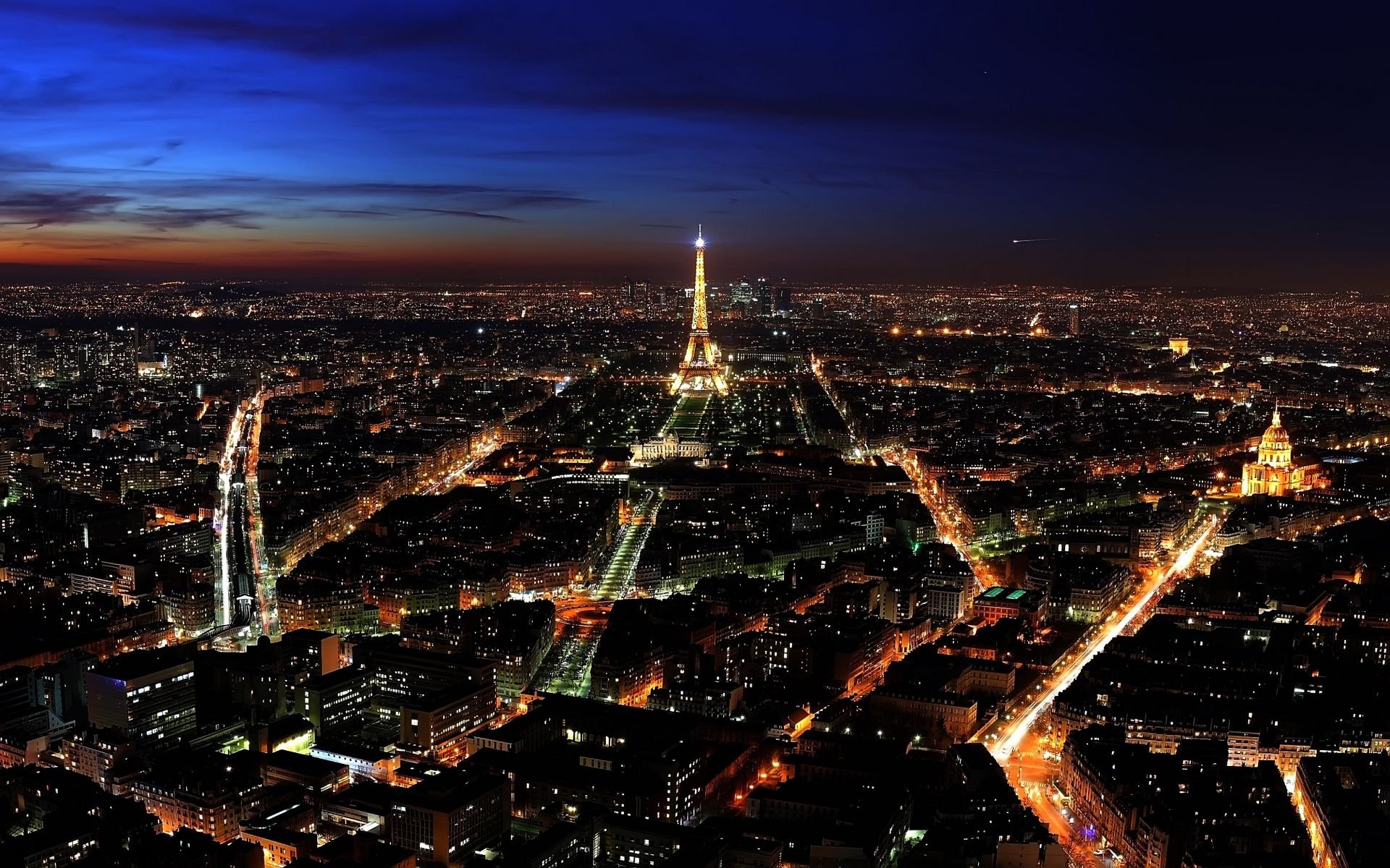 Paris skyline night.jpg
