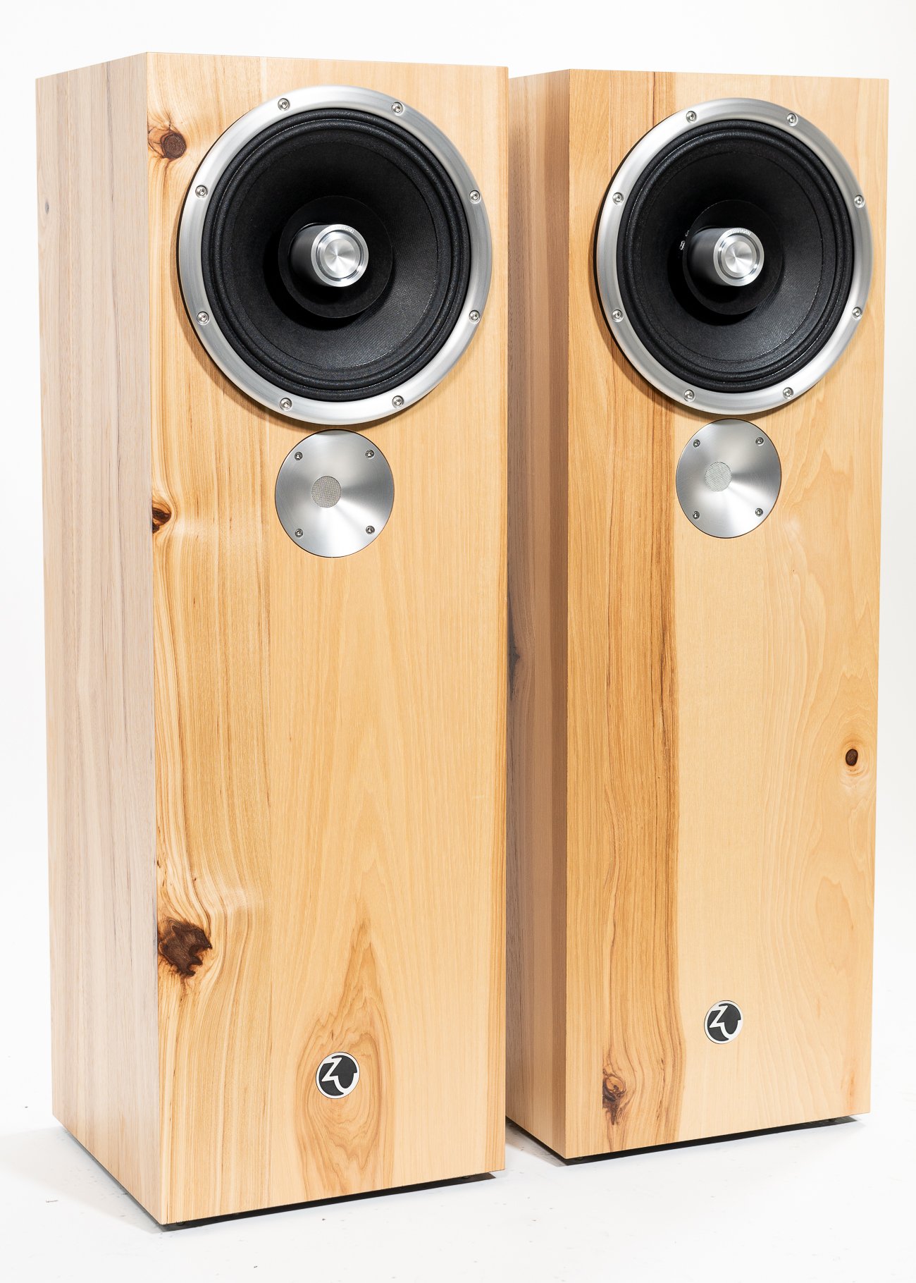 Photo of Zu DW6 finished in rustic hickory.