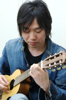 Mitsuru Araya on his mini guitar playing another technical tune.