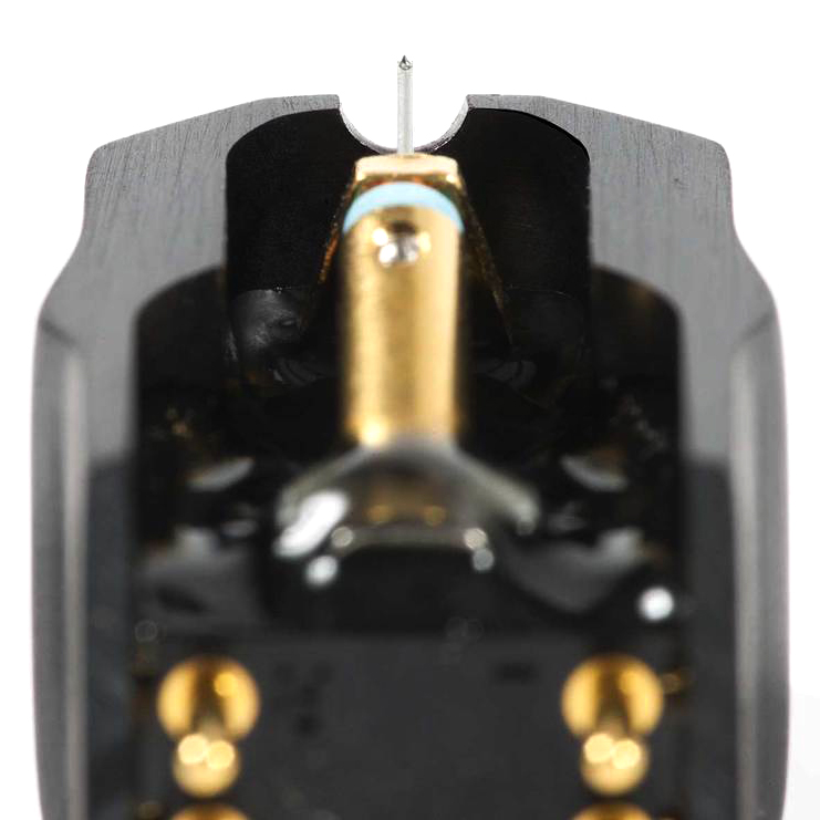 Photo of Zu/DL-103R Mk.II, closeup of stylus and sighting.