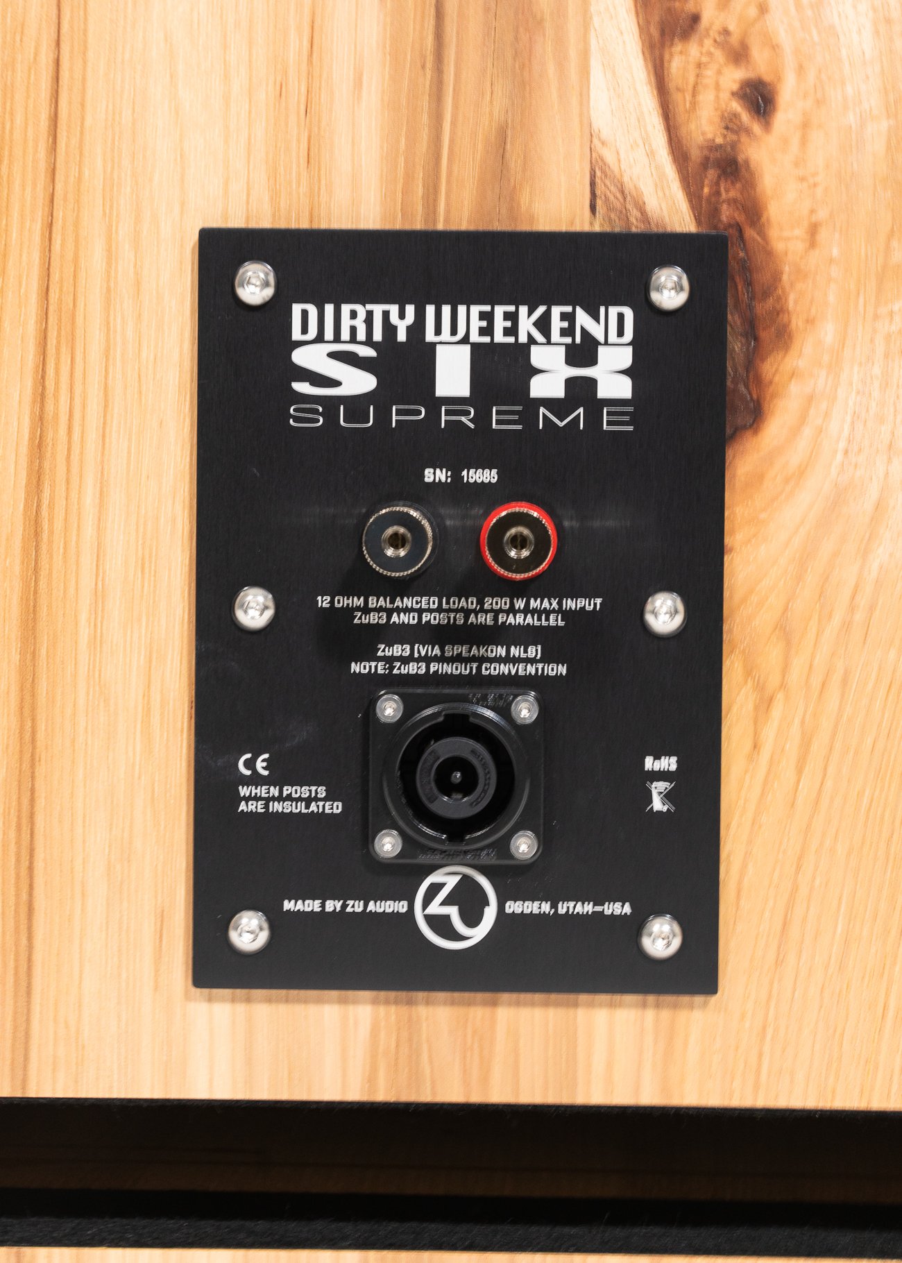 Closeup photo of Zu DW-6 Supreme nameplate and connections.
