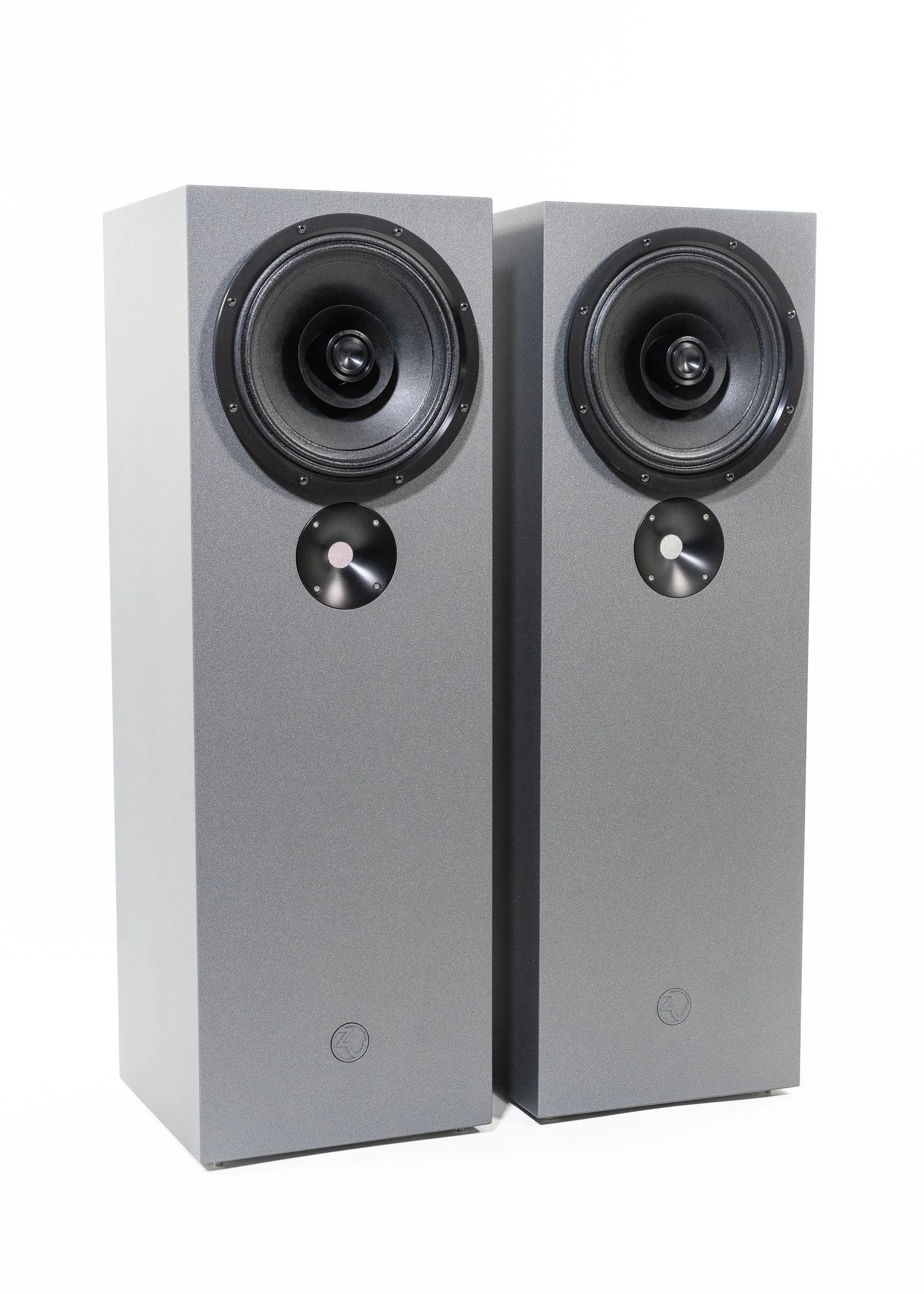 Isometric view photo of Zu Audio DW-6 Supreme finished cosmic carbon and black trim.