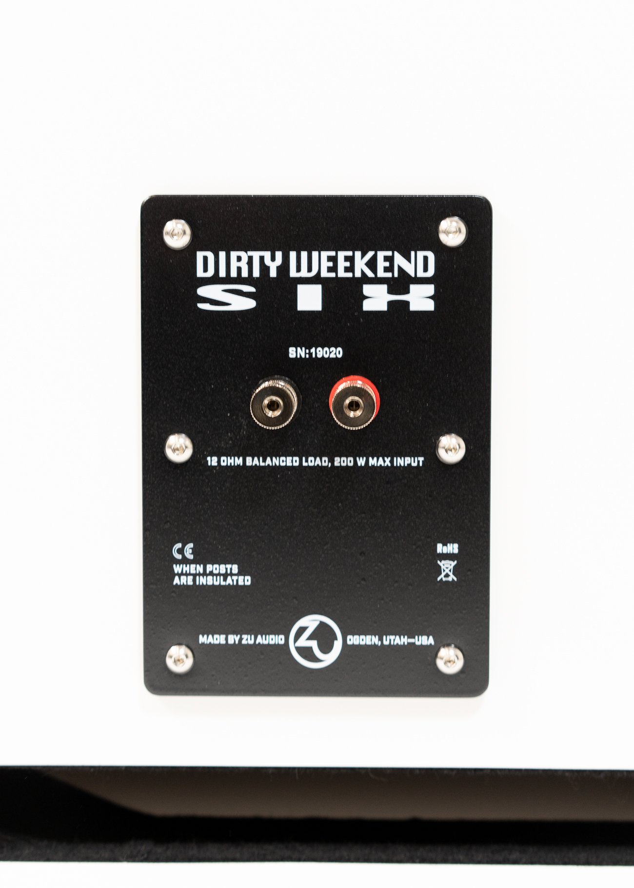 Nameplate photo of Zu DW-6 (standard) finished in white satin.