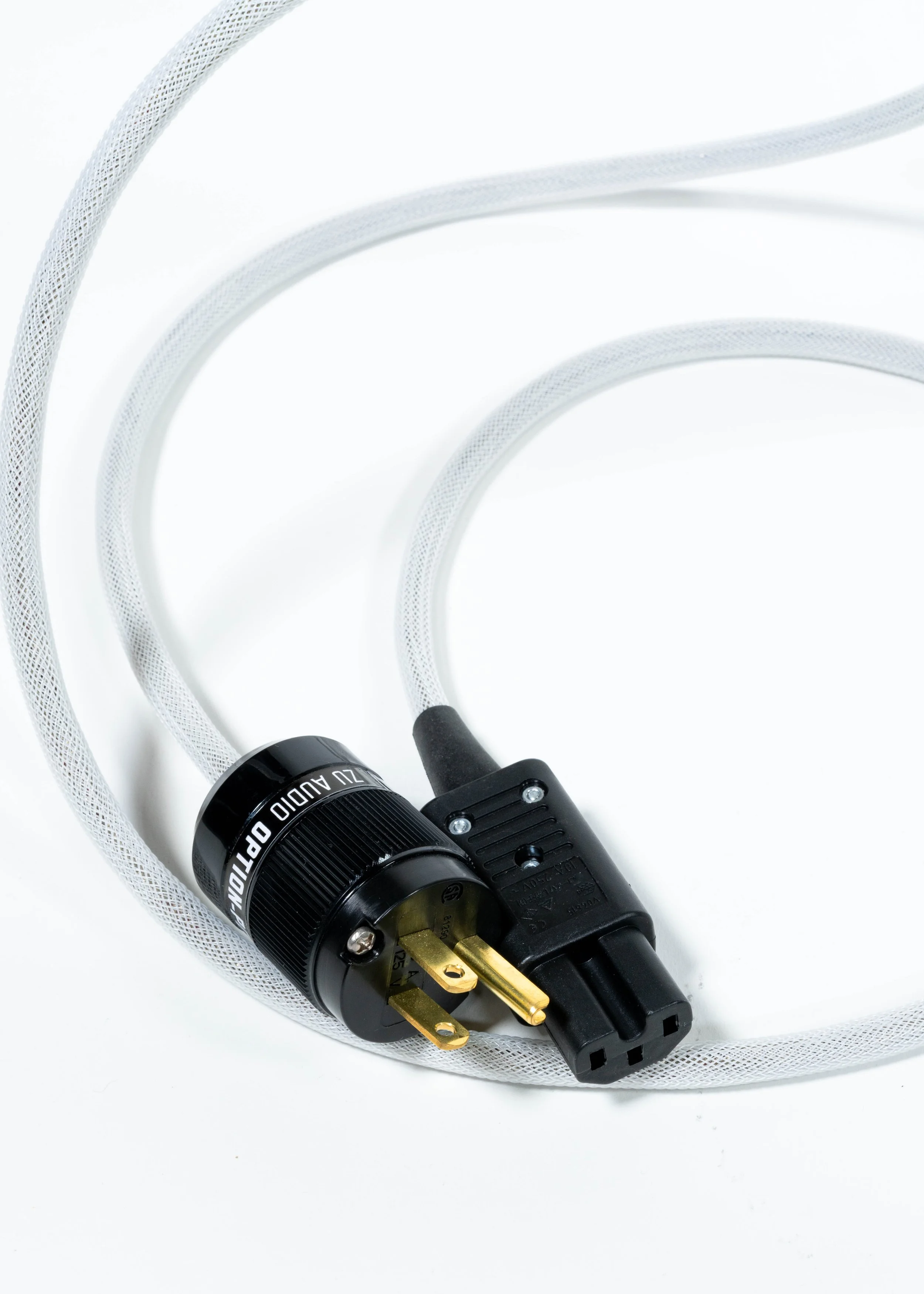 Photo of white Zu Option power cable.