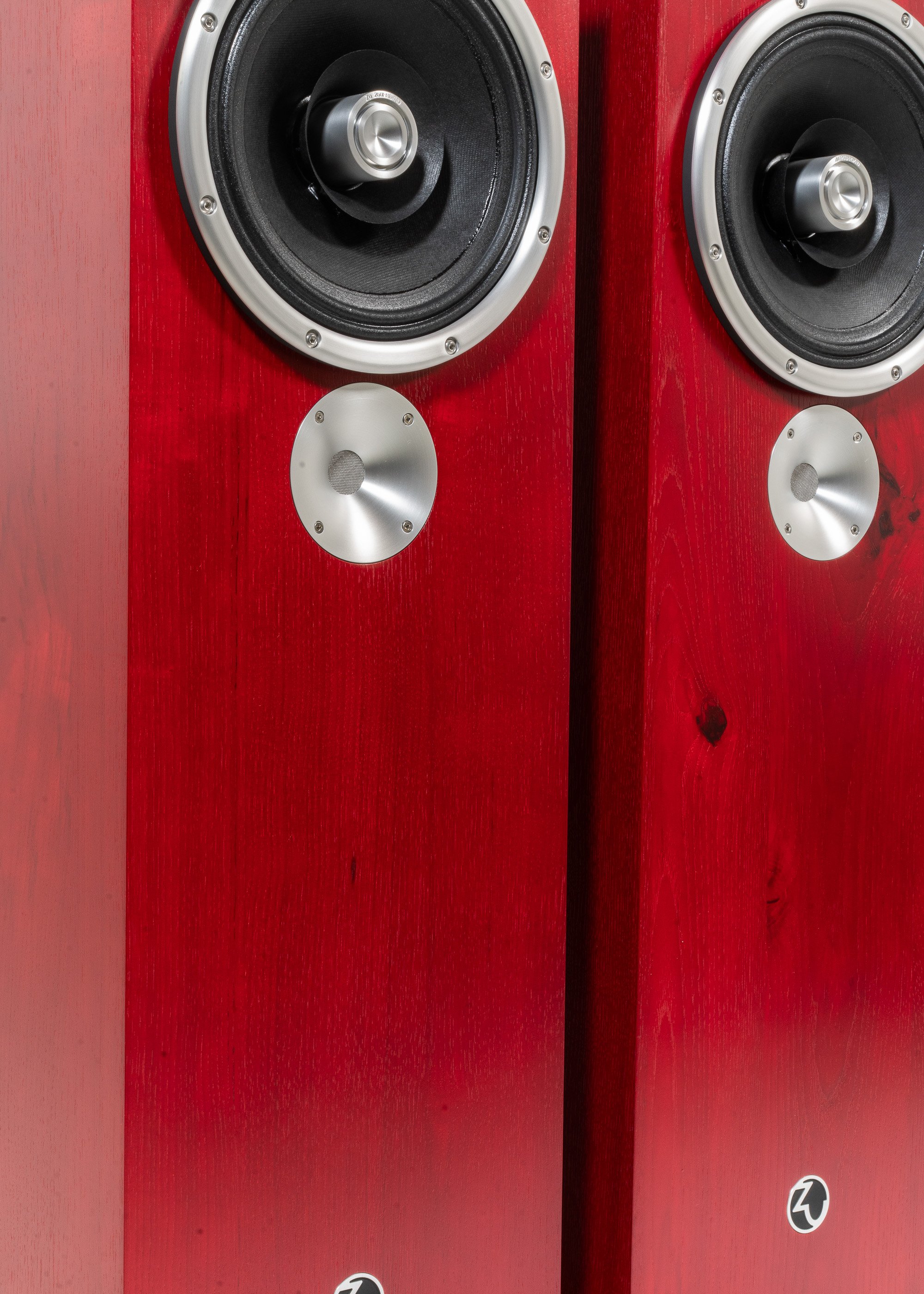 Isometric view photo of DW-6 Superfly finished in ruby red hickory.