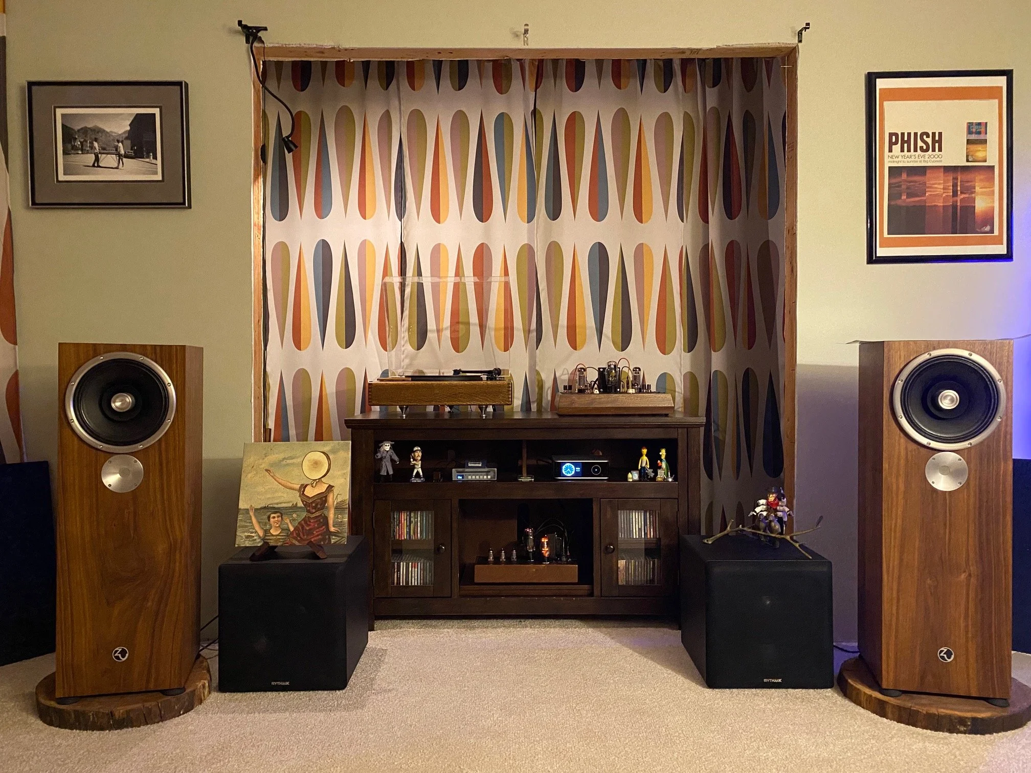 Turntable: SOTA Sapphire Series VII with Rega RB330 tonearm and Ortofon 2M Bronze cartridge 
Network Streamer: Wiim Ultra 
CD Player: SMSL PL100

Phono preamp: Decware ZP3

Amplifier: Decware SE34i.6

Speakers: Zu Audio DW6 Superfly 
Subwoofers: Ryth