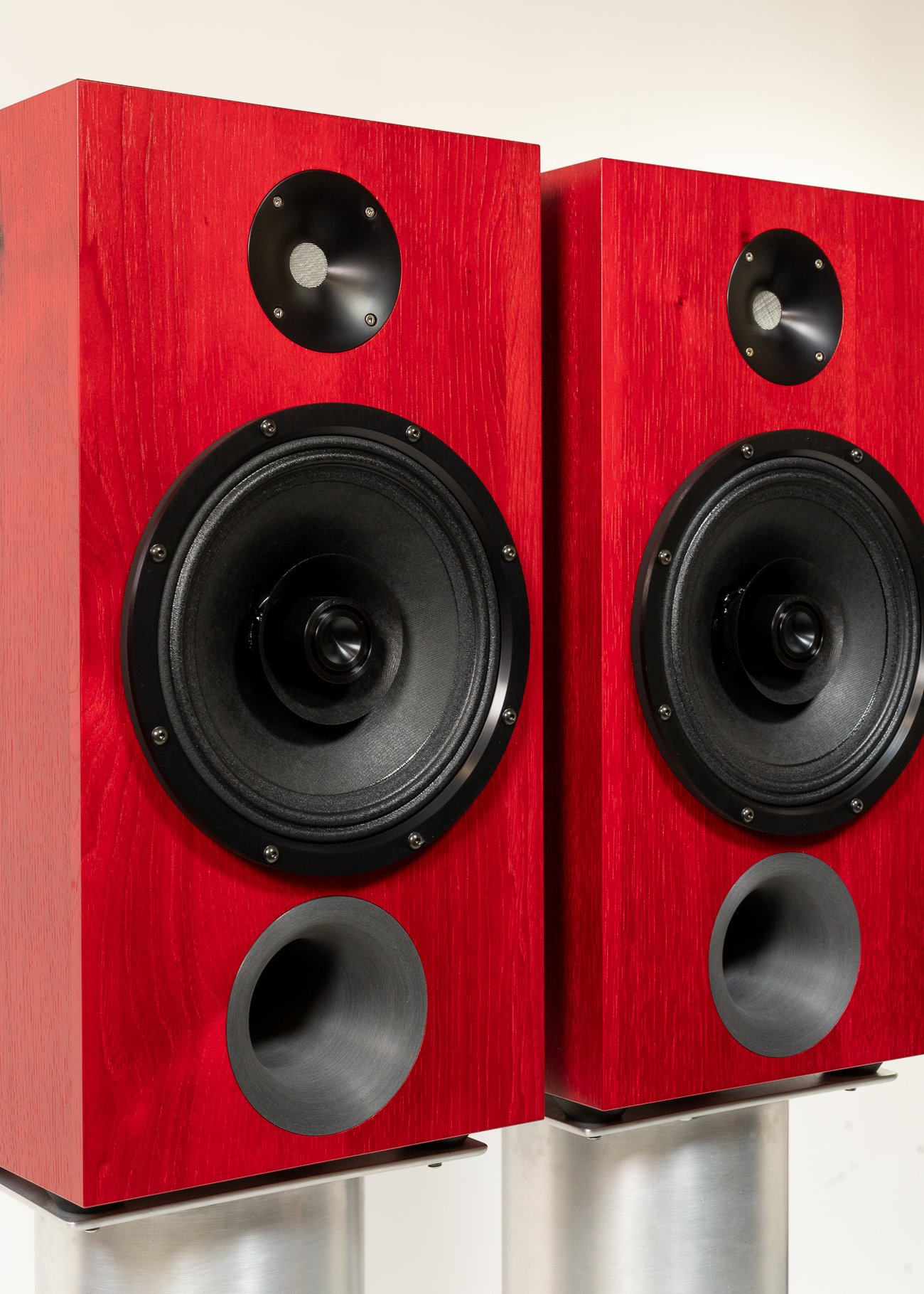 Isometric view photo of Zu DWX Supreme finished ruby red rustic hickory with black anodizing, matched pair.