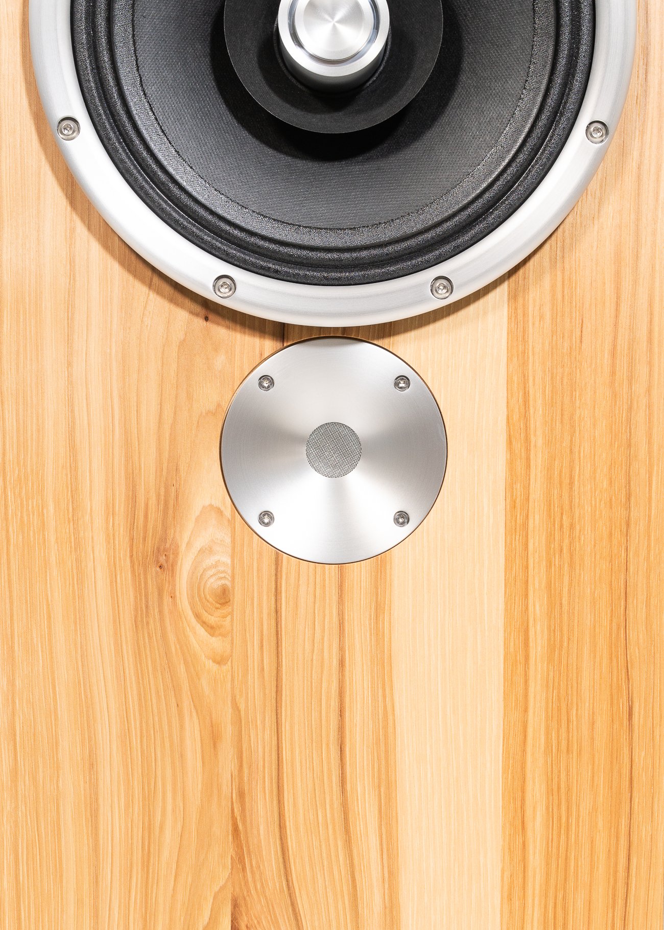 Closeup photo showing driver and finish detail of DW-6 Supreme.