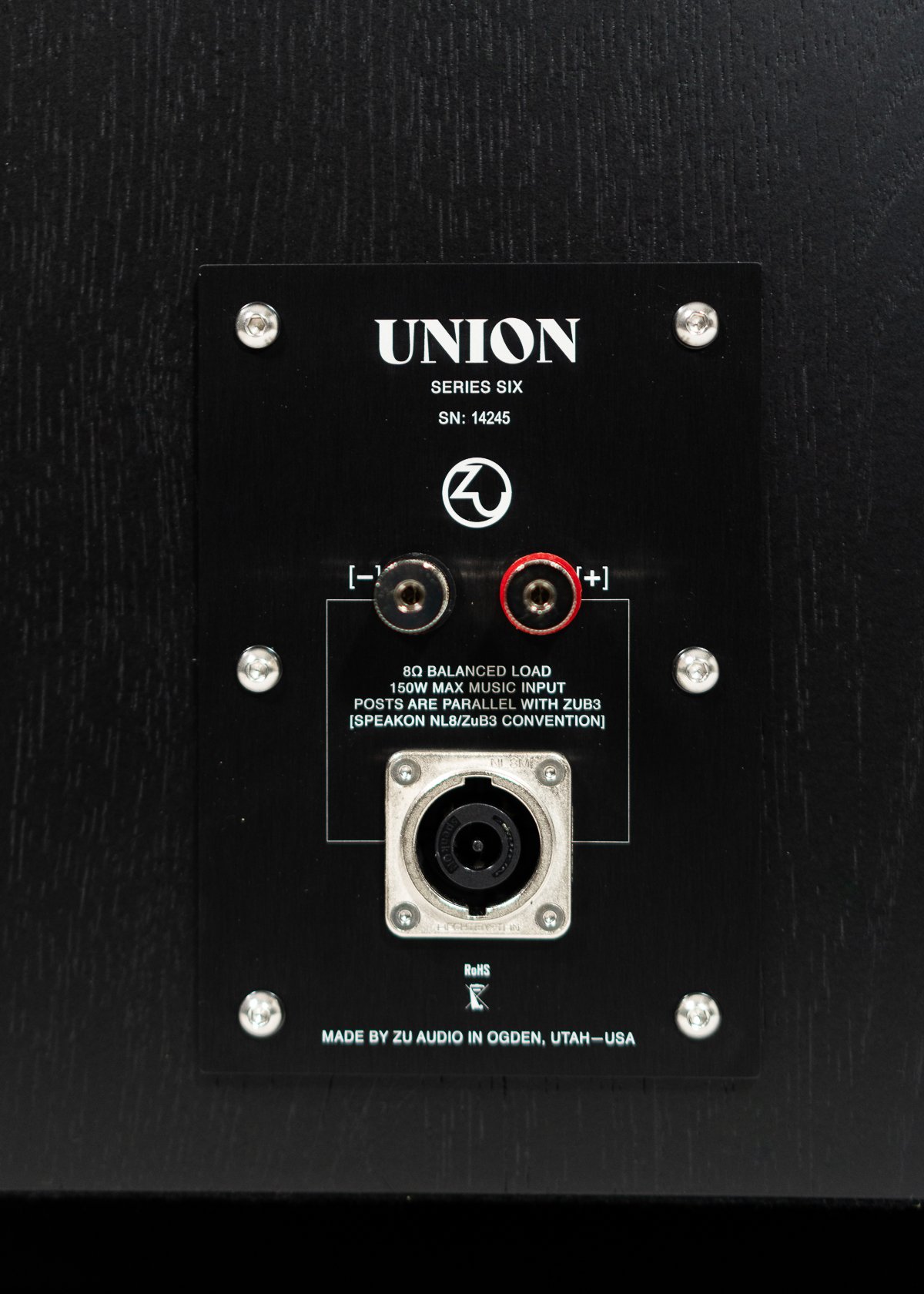 Closeup photo of Zu Union 6 nameplate and connections.