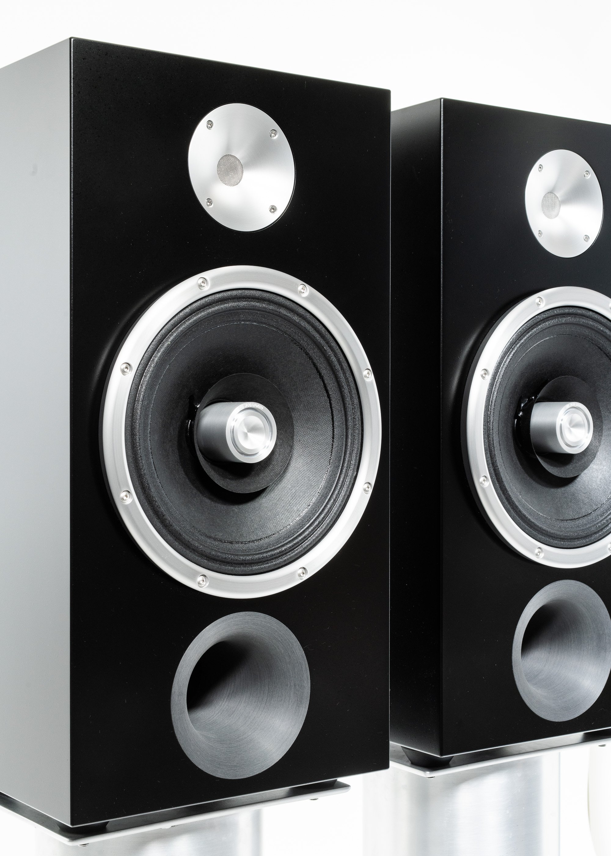 Isometric view photo of DWX finished in black satin.