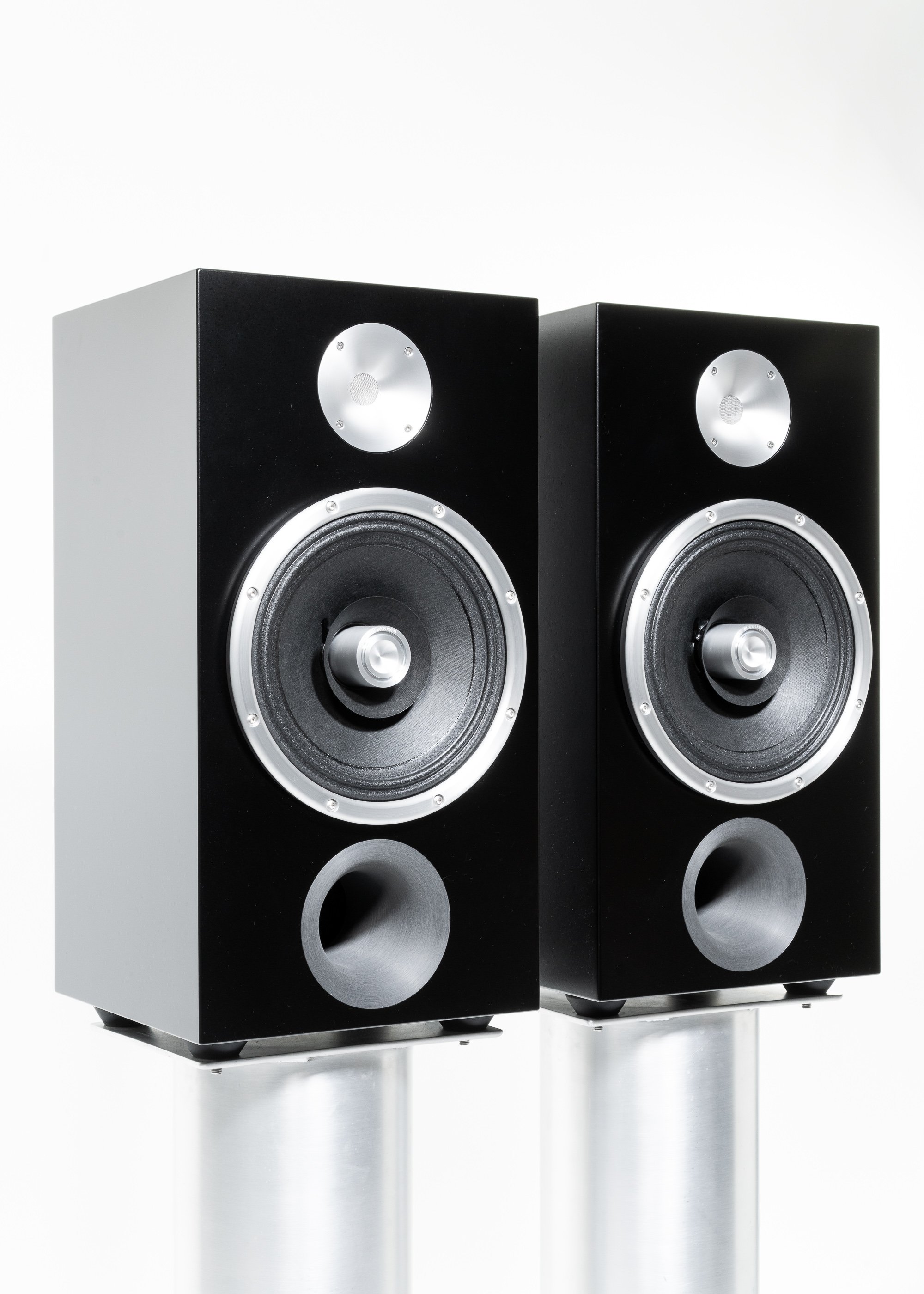 Isometric view photo of DWX finished in black satin.