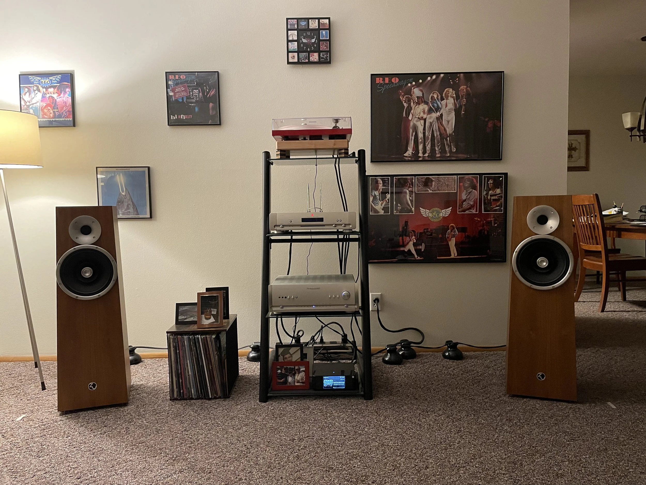 - Zu Audio Soul Supreme loudspeakers (stars of the show). 
- Pro-Ject Debut Carbon Espirit SB turntable, fitted at factory with Ortofon 2M Red cartridge, with aluminum sub platter upgrade.
- Mapleshade maple 2 inch anti-vibration platform with Isoblo