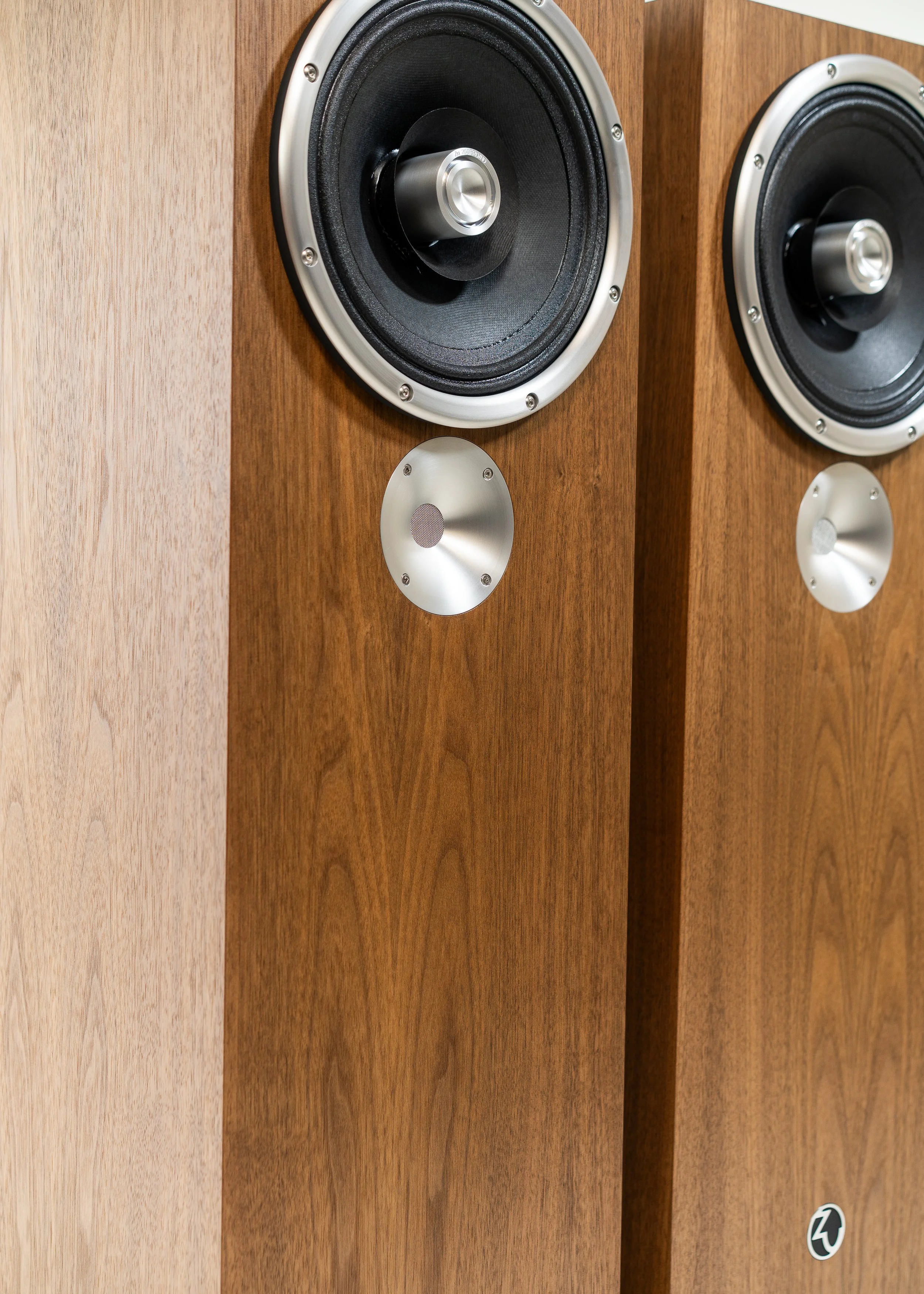 Closeup isometric view of DW6 Supreme finished in American walnut.