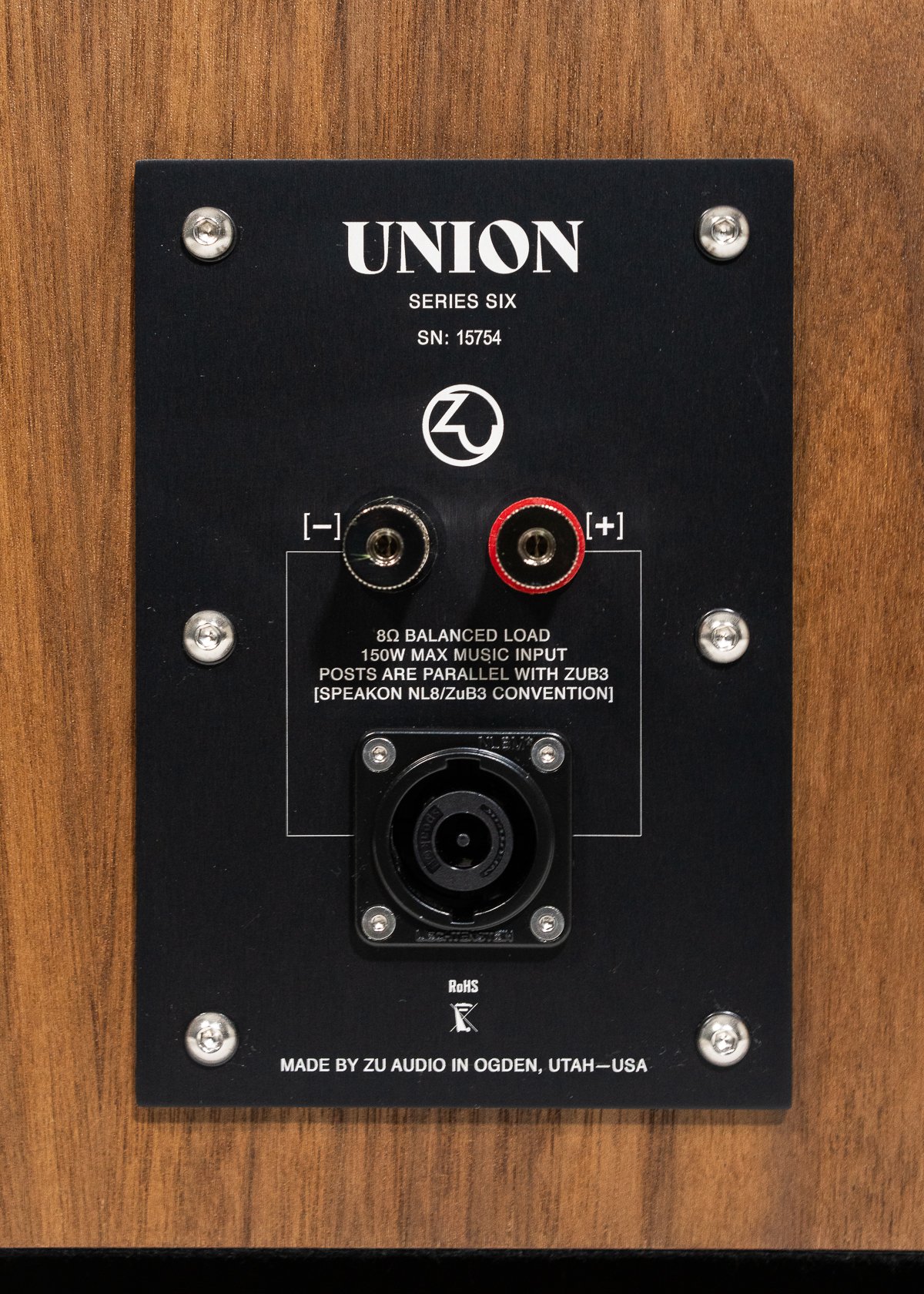 Closeup photo of Zu Union 6 nameplate and connections.
