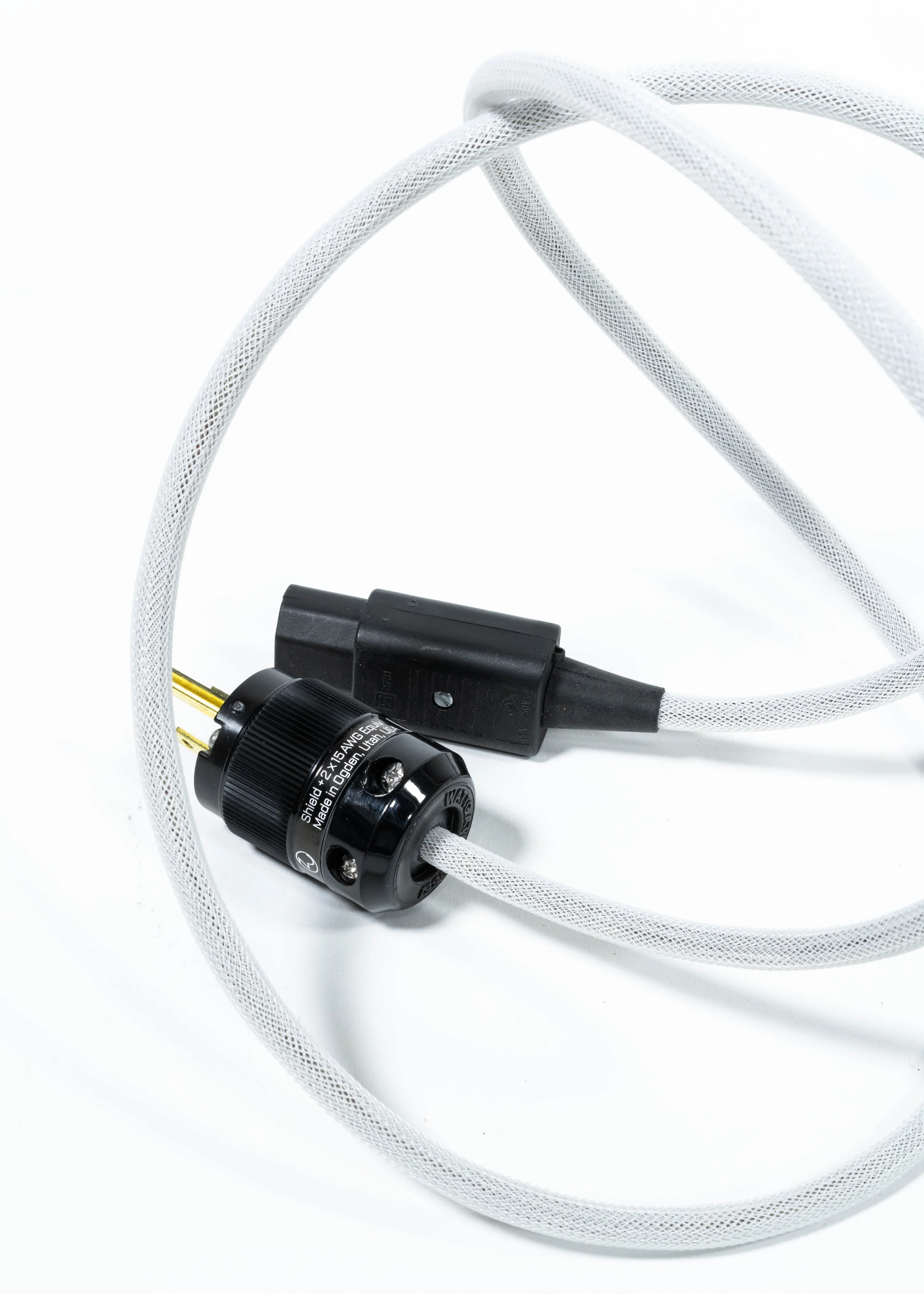 Photo of white Zu Option power cable.