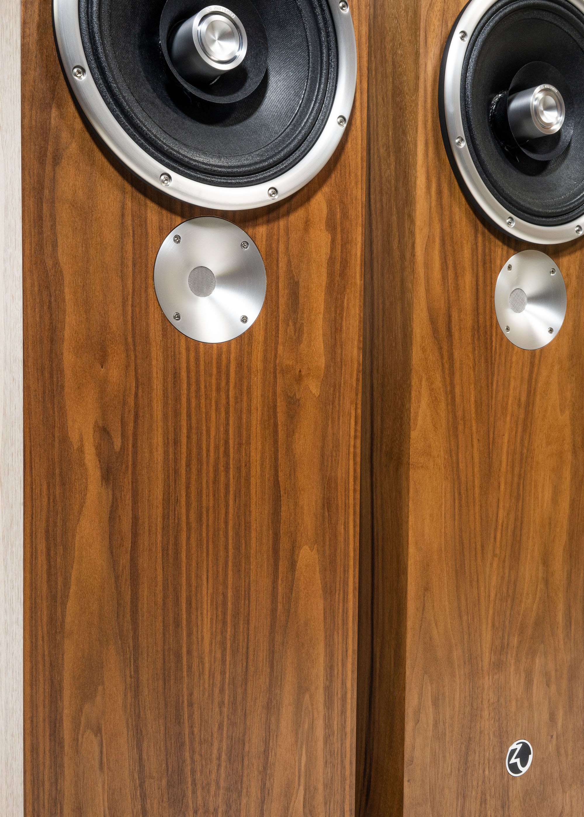 Photo of DW-6 Walnut, isometric view.