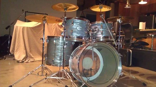 Rogers R360 blue oyster drum set auctioned for $1000 at Wish of a Lifetime's Evening Affair. 