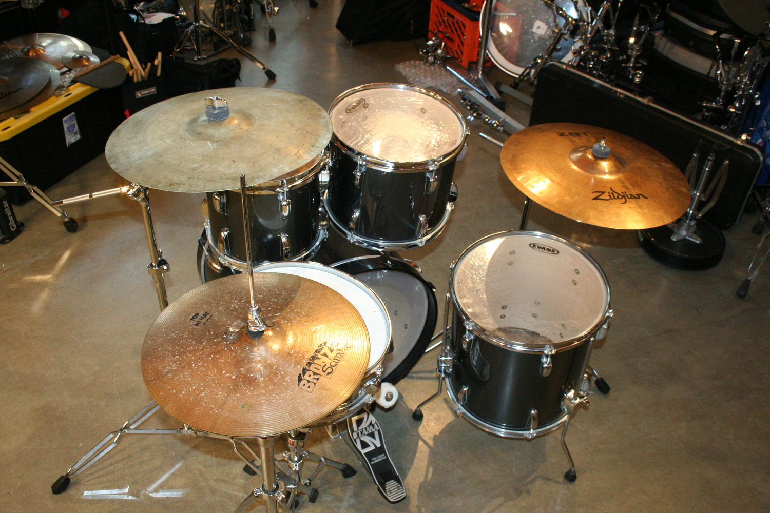 5-piece-tama-swingstar-starter-drums-zildjian-cymbals-2.JPG
