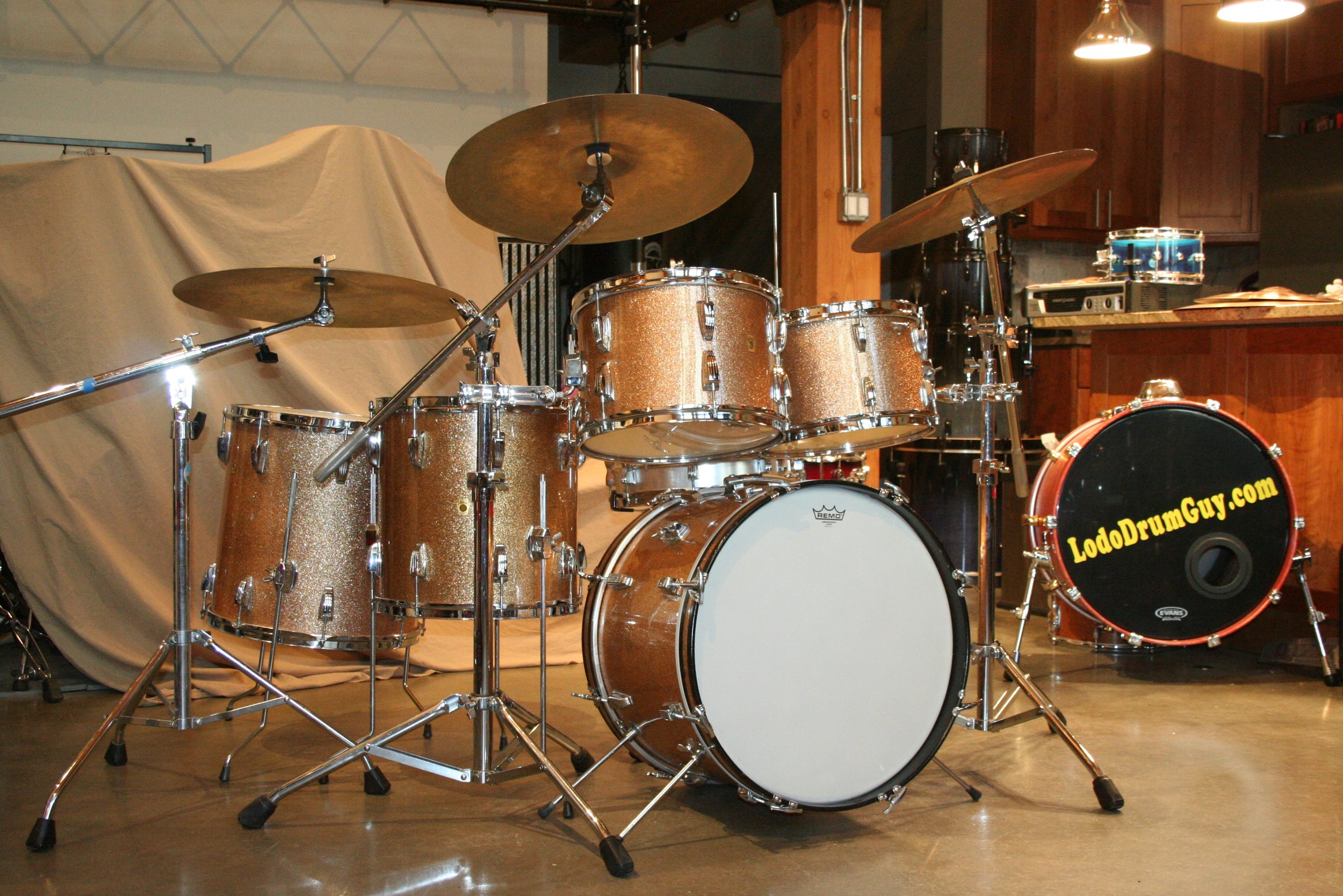 Vintage 1965 Ludwig Super Classic in Champagne Sparkle