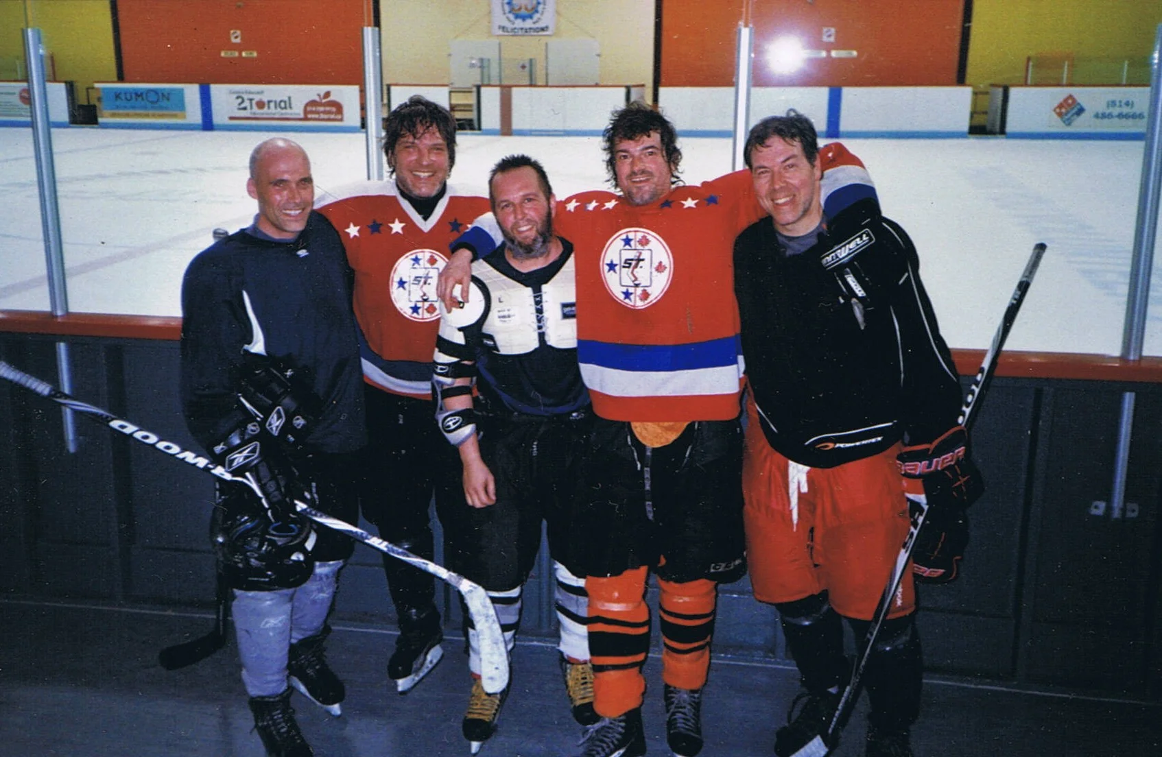 Et la belle vie qu'on mène année après année en jouant, célébrant et en partageant celle-ci avec nos chums grâce au HOCKEY........Pricelesssss !!!