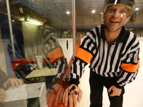   *Thierry l'arbitre en chef de la LFA qui fait de son mieux match après match pour garder la bonne humeur et la bonne entente sur la glace &nbsp;  