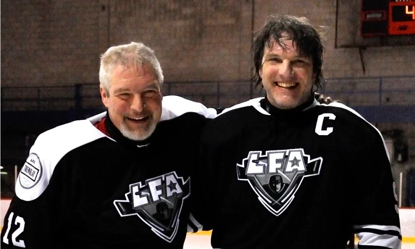  &nbsp;PAUL ET LArry&nbsp;QUESNEL APRÈS LEUR PREMIER MATCH À VIE ENSEMBLE, UNE BELLE PIÈCE D'ANTHOLOGIE LFIENNE. (PHOTO LISETTE NEPVEU) 