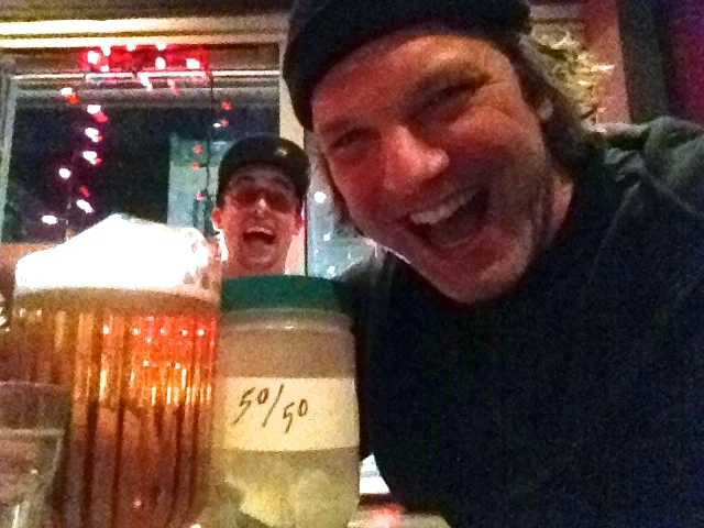  «Selfie» avec Martin Jacques-Aubert à La Cabane, juste après avoir remporté le magot...Encore !!!  (photo par Larry) 