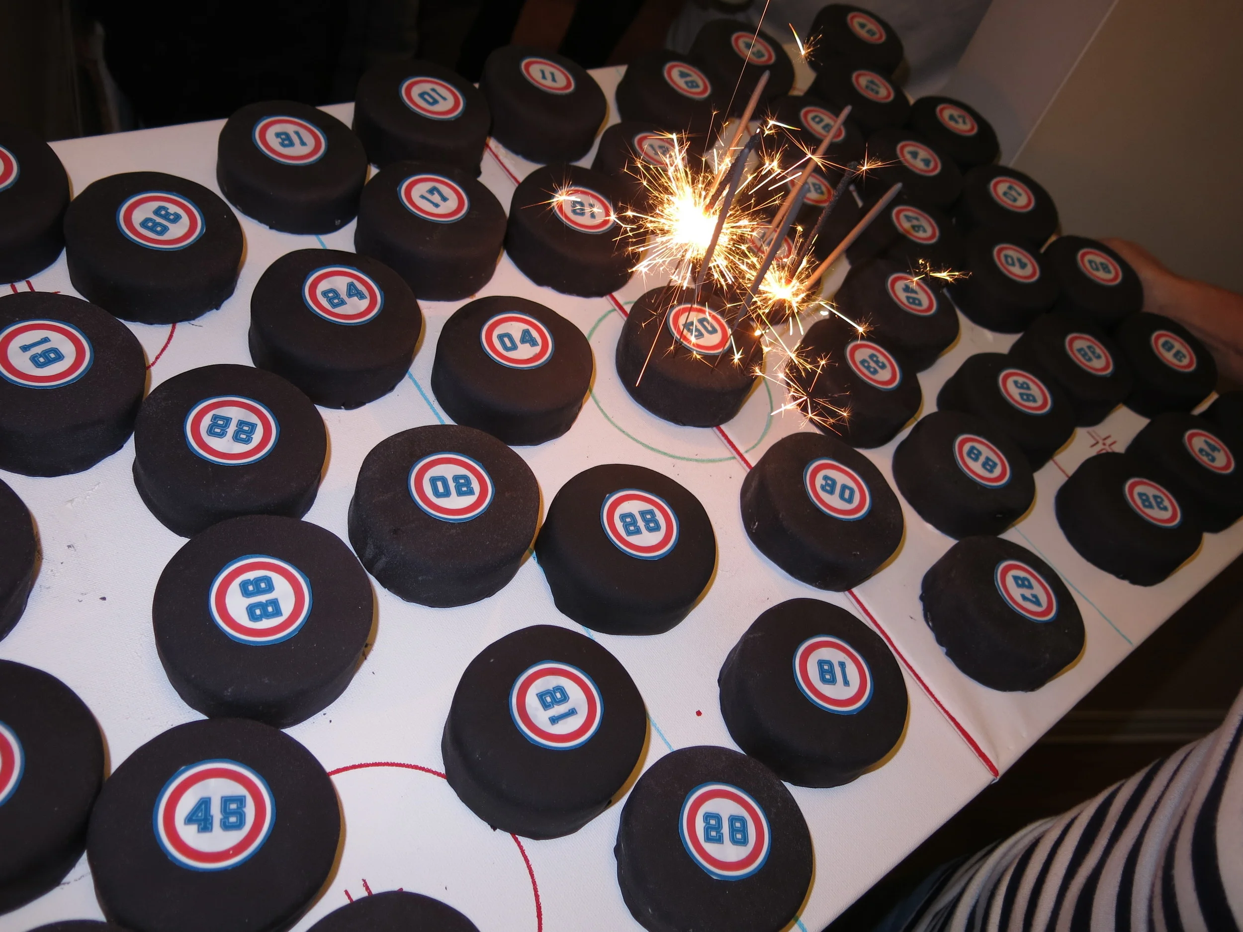  Le gâteau de fête des plus original. (Photo Larry) 