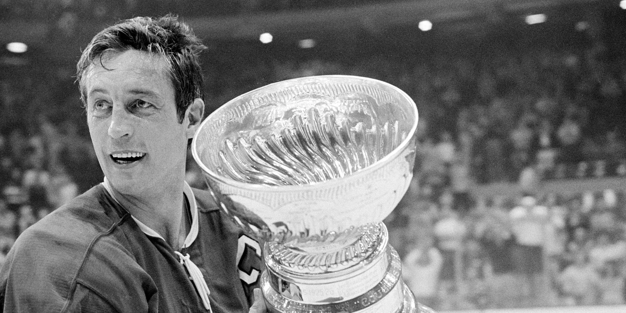  JEAN BÉLIVEAU LORS DE SA DIXIÈME ET DERNIÈRE CONQUÊTE DE LA COUPE STANLEY (EN TANT QUE JOUEUR) LE 18 MAI 1971 FACE AUX BLACK HAWKS DE CHICAGO. 