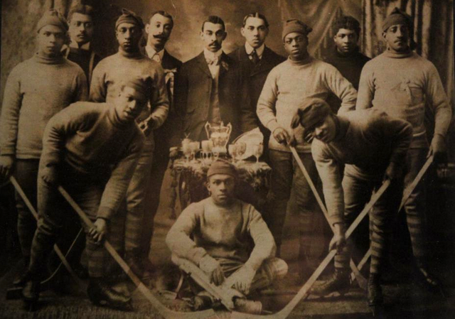  L'EURÉKA d'HaliFAX, Champions de la «Coloured Hockey league» des martitimes en 1904 