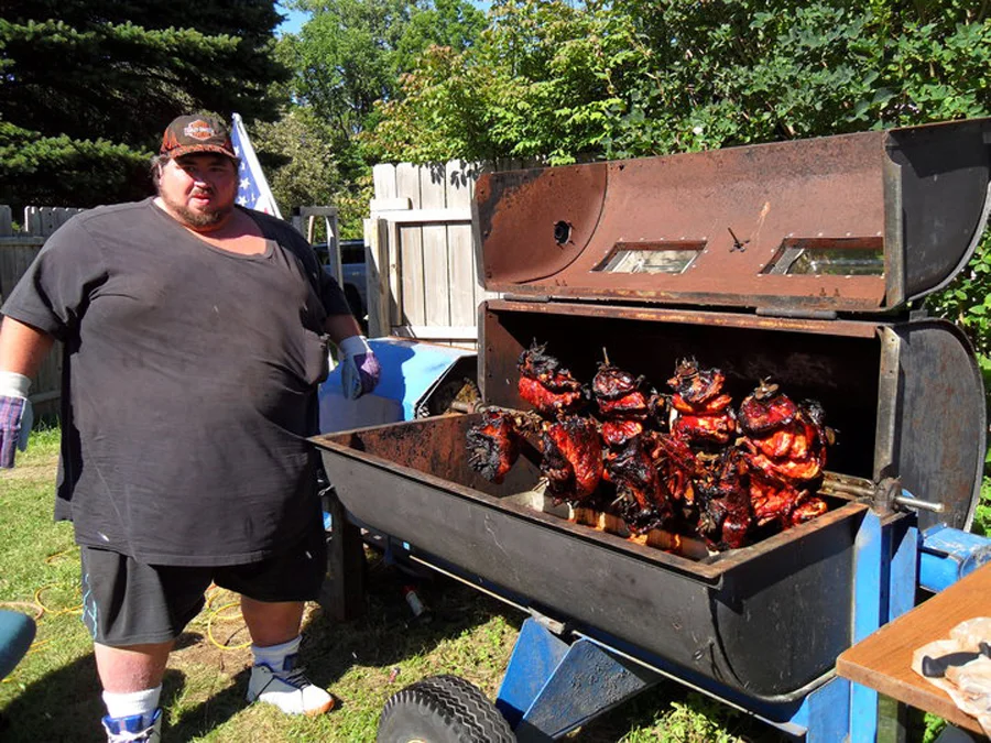 Comme à chaque saison, c'est les recrus qui s'occupe du bbq pré-saison, cette édition n'a pas faite exception et nous avons eu droit à un "meatlovers paradise" gracieuseté de Bily beans qui tente de se tailler un poste dans les buts. Ataboy !