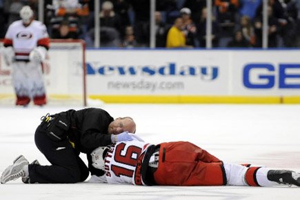 ce genre de scenario n'arrive pas juste dans la lnh, il faut être prêt nous aussi à venir en aide à un frère de la glace
