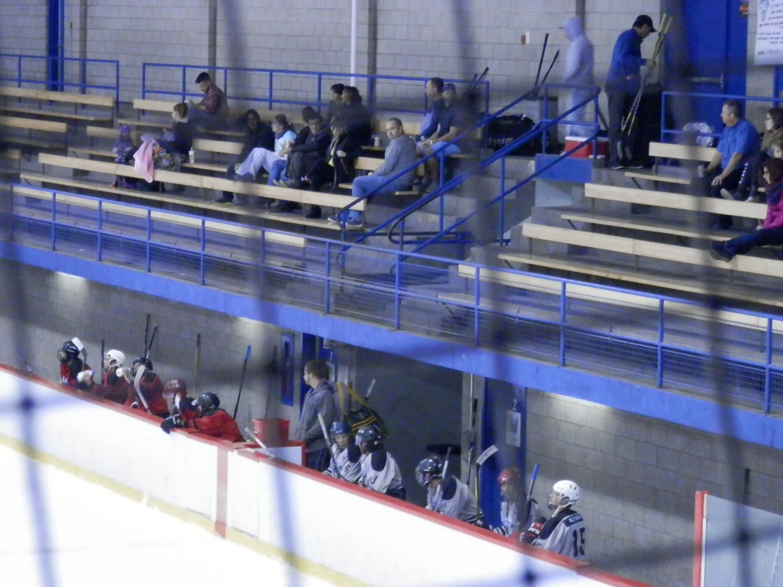 Match opposant les Tomahawks, encore imbattus cette saison, aux Czechers qui malgré plusieurs absents ont livrés une solide performance dans la défaite de 5 à 3.(photo JFD)