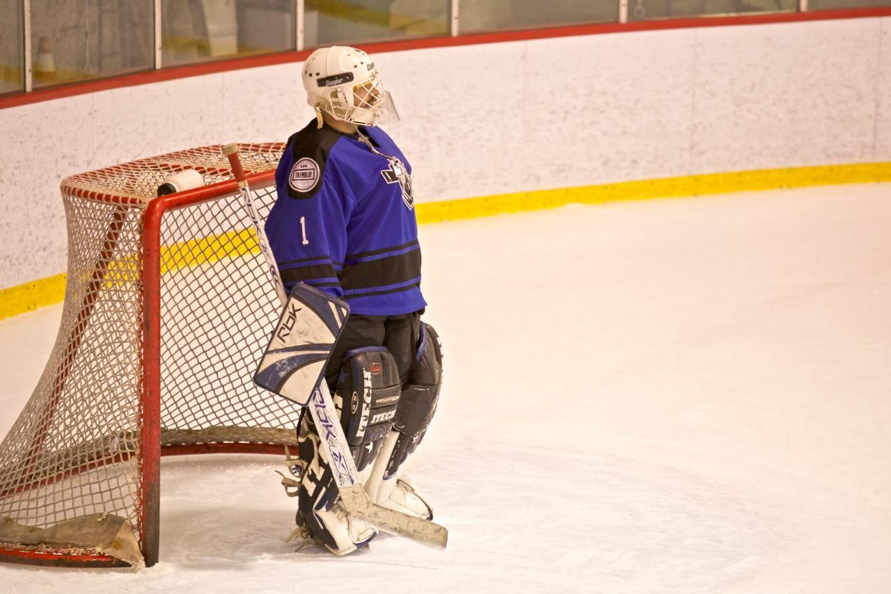Sebastien Renault's first game in nets in the LFA during Saturday's victory against the Czechers (Photo Frank Reda)