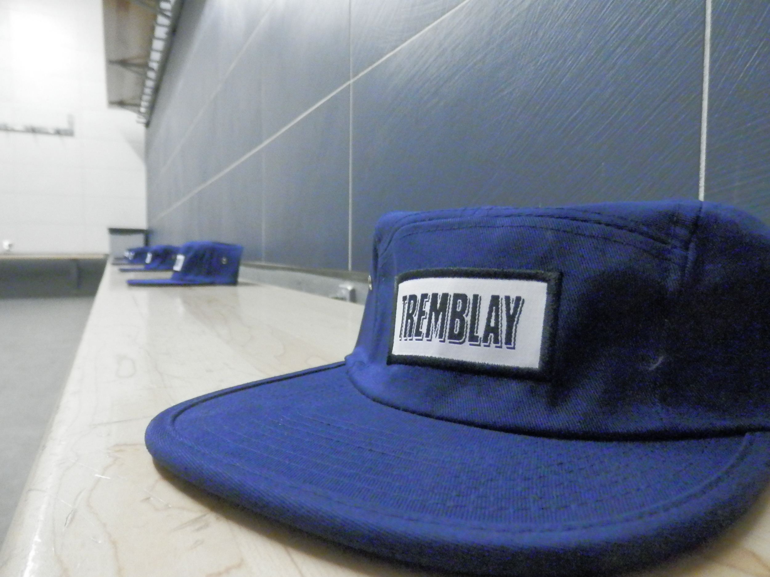  Le cadeau de noël remis à chaque joueurs de la LFA lors du dernier match de 2015, gracieuseté de la ligue et ses partenaires de la brasserie RJ (photo JFD) 