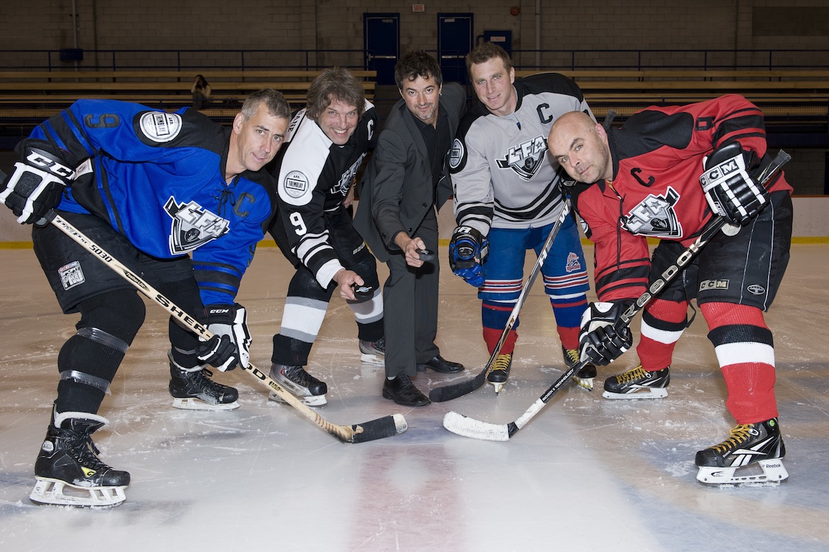 mise au jeu protocolaire lors du premier match de l'histoire de la lfa, le 14 septembre 2013 (DE GAUCHE À DROITE), PATRICK BALDWIN, LAurent quesnel, JEAN-FRANÇOIS DESBOIS, PHILLIPE-MICHEL LANG & ERIC DRAPEAU.