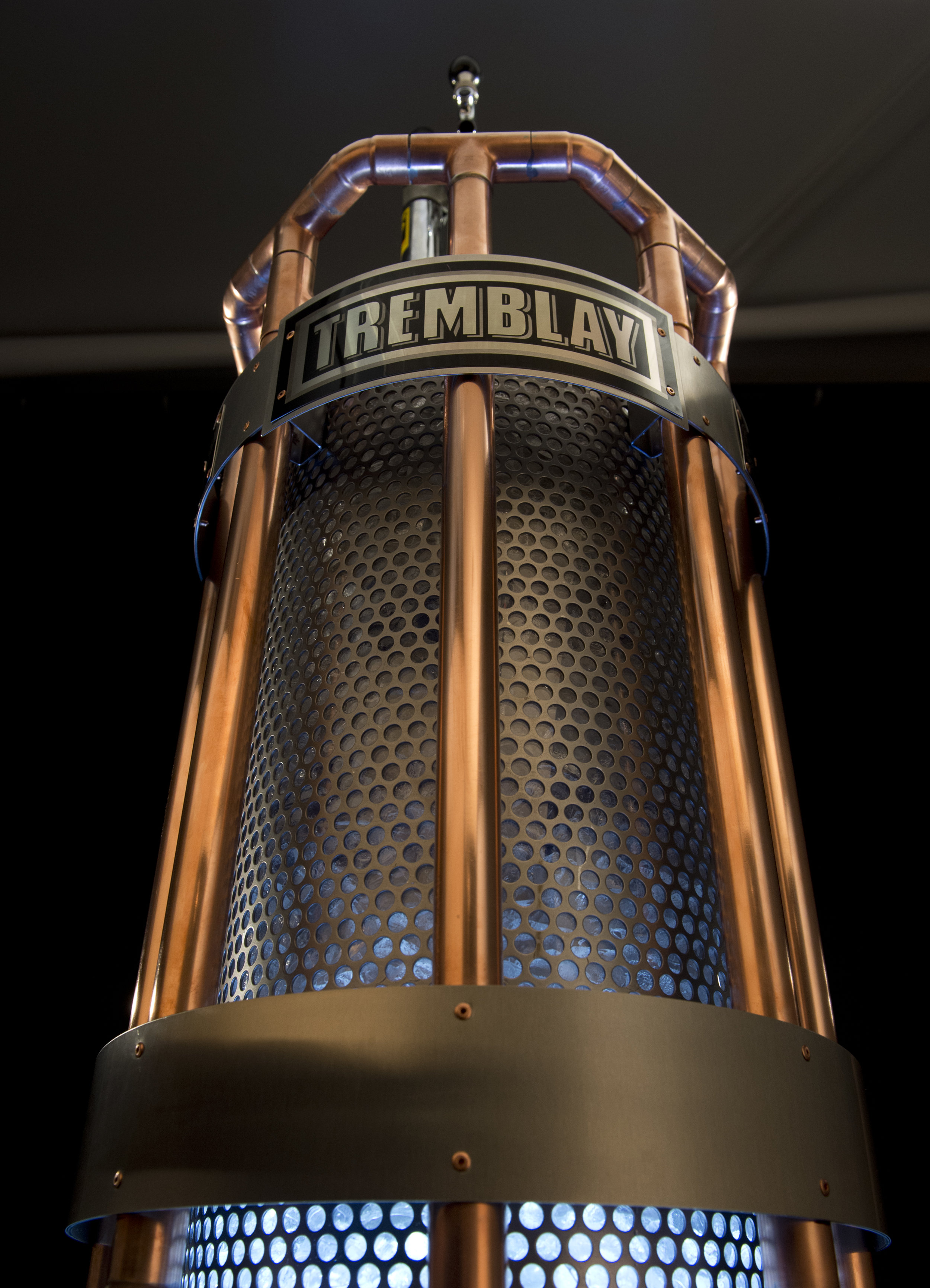 le trophée tremblay remis aux gagnants de la saison régulière (photo bruno petrozza)