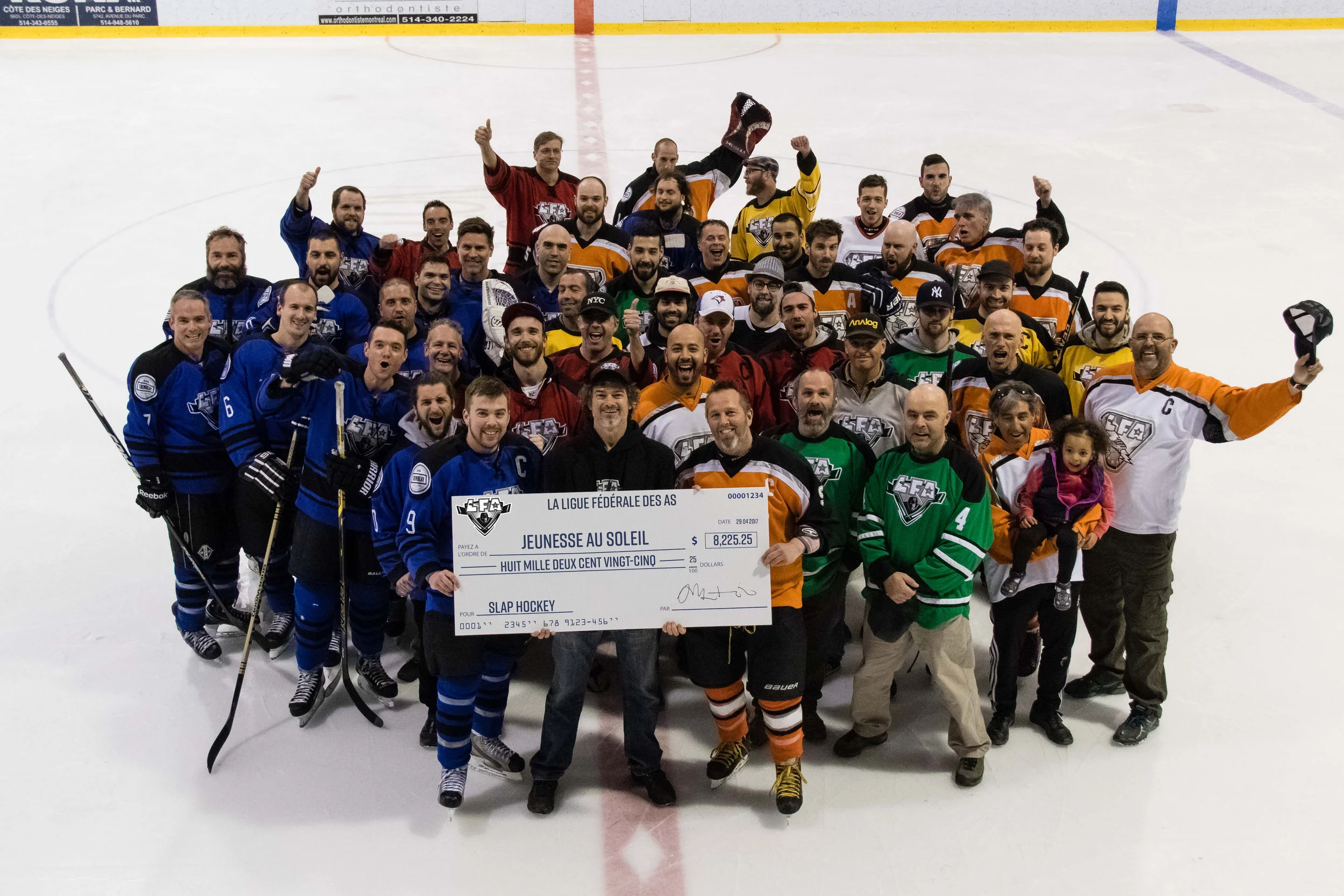 Certains membres de l'édition 2016-17 de la LFA lors de la grande finale 2017 qui nous aura permis de récolter 8225$ pour Jeunesse au Soleil (Photo JOSEPH FLEMING)