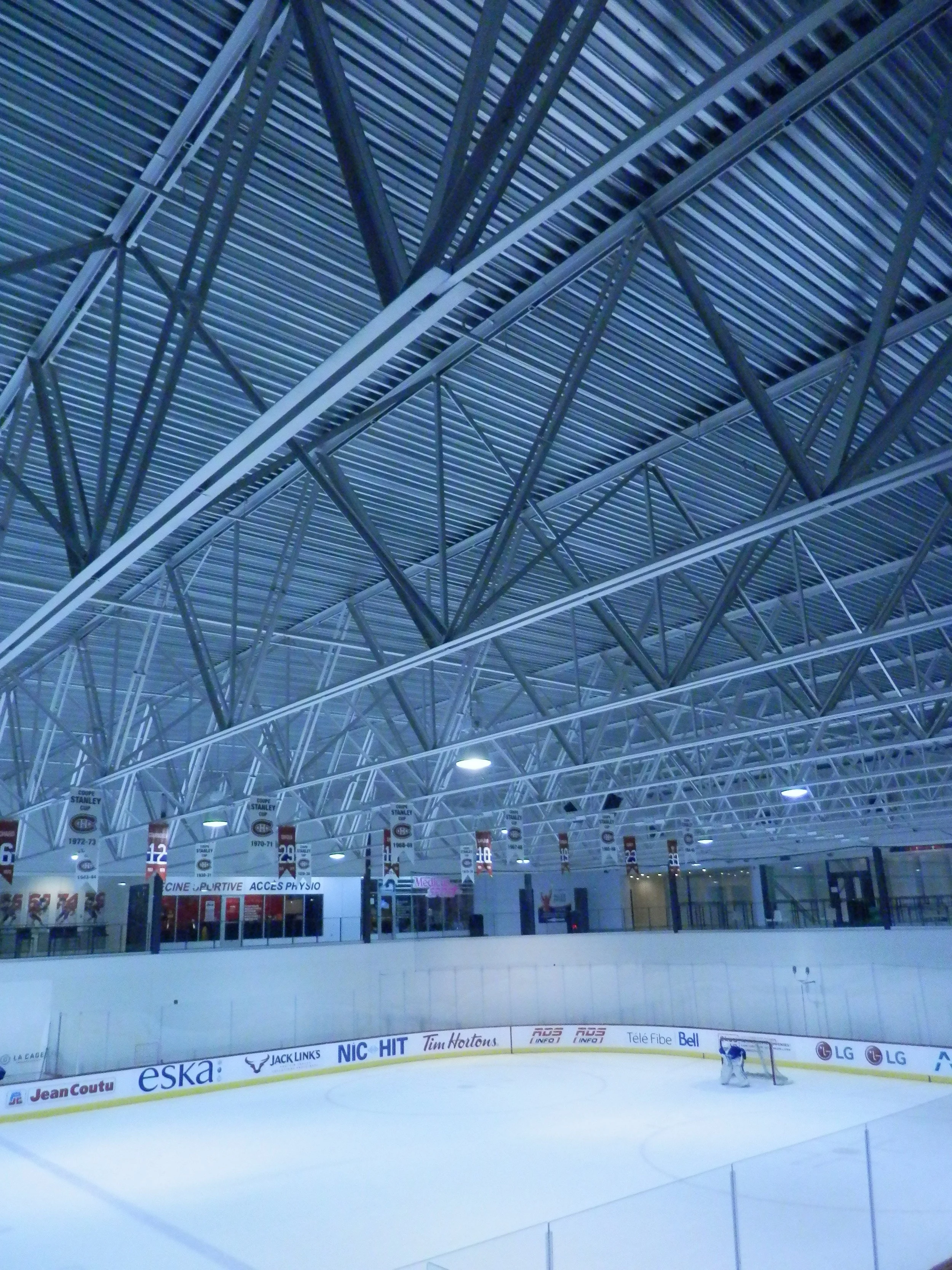 it can be lonely in nets when you play for the best team in the league, ask JF poitras goltender for the Avengers in our south shore division who happens to also be having is best season yet (photo jfd)