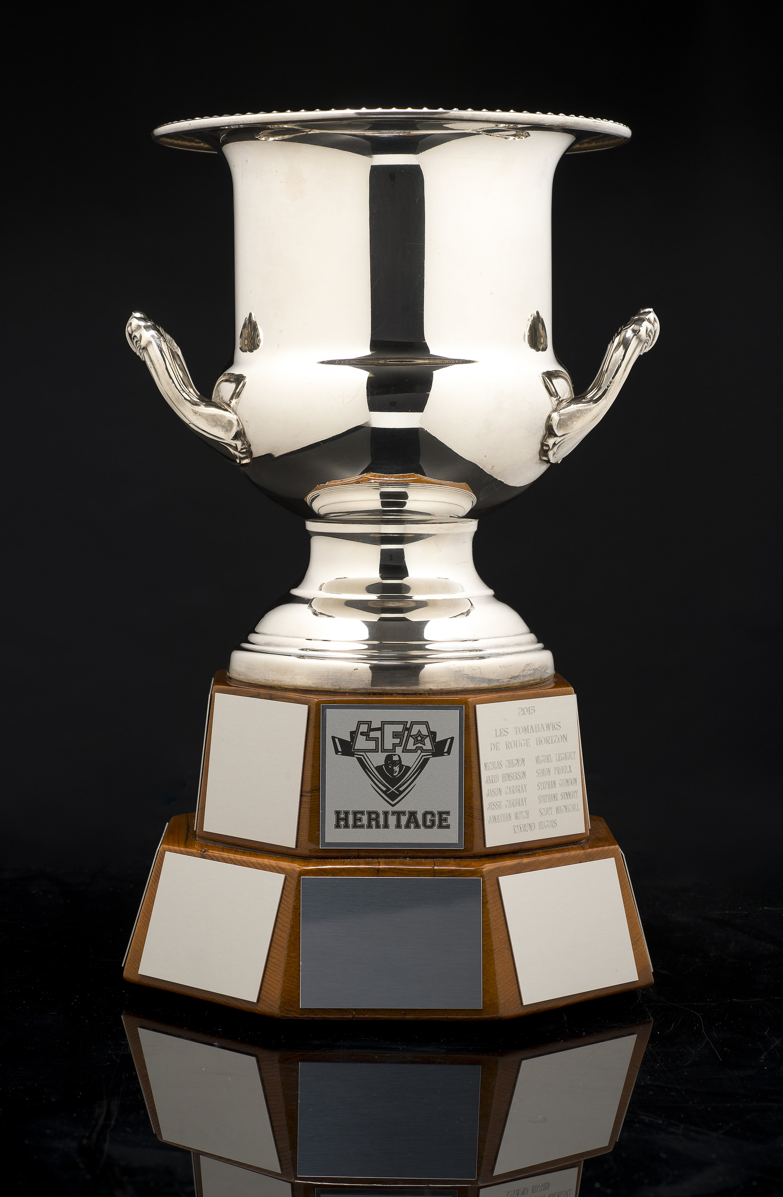 la coupe héritage pour les gagnants de la saison d'été (photo bruno petrozza)
